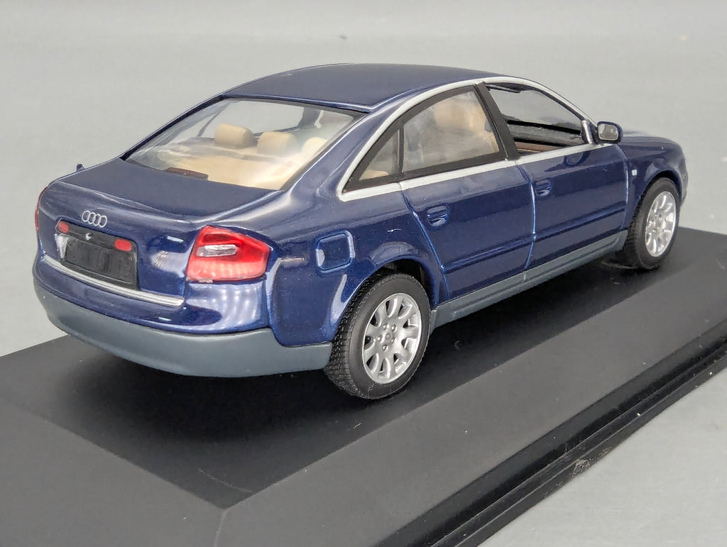 Modellautos 1:43 Minichamps Audi A6 Blau Metallic mit Dealer OVP