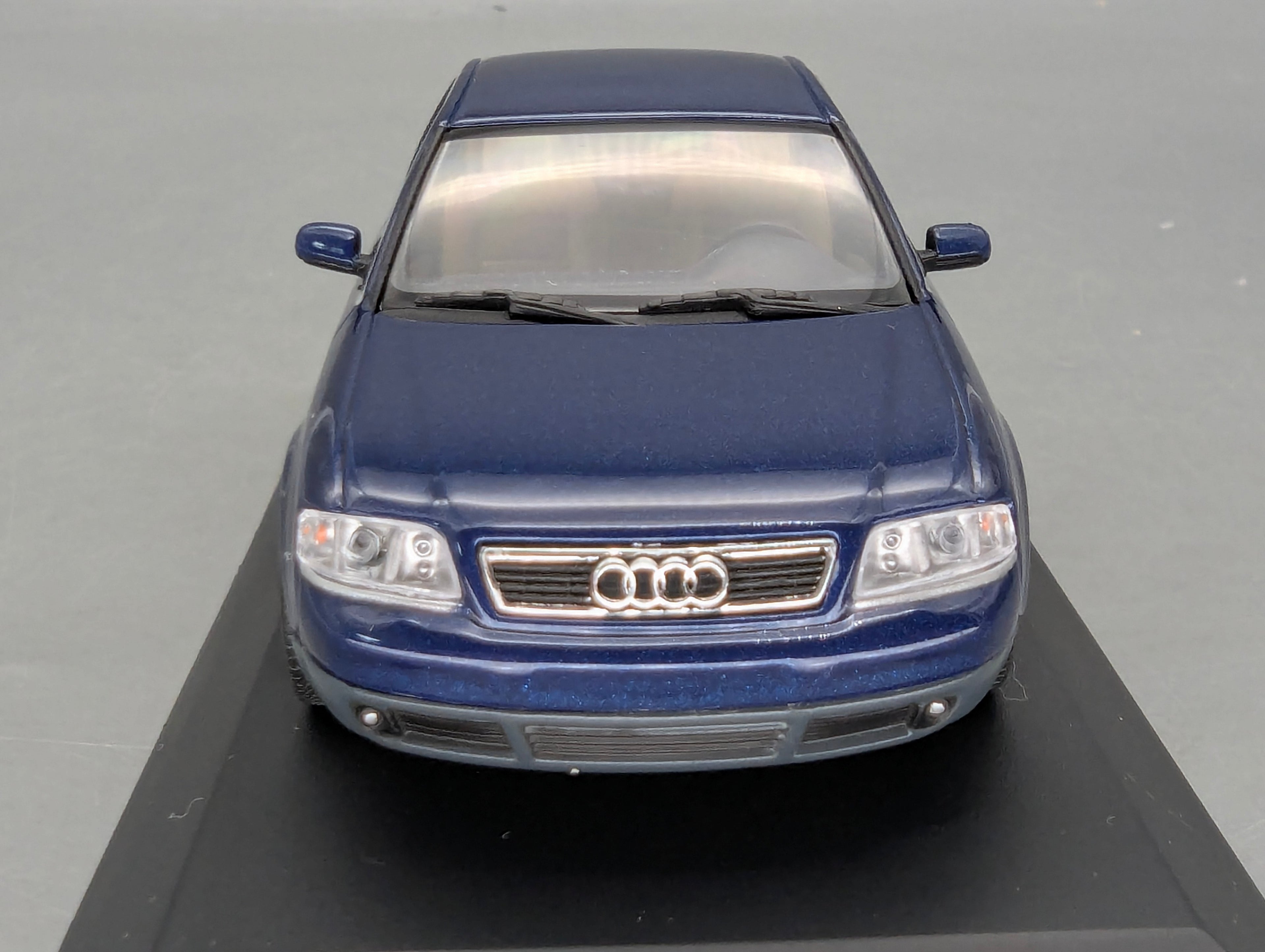 Modellautos 1:43 Minichamps Audi A6 Blau Metallic mit Dealer OVP