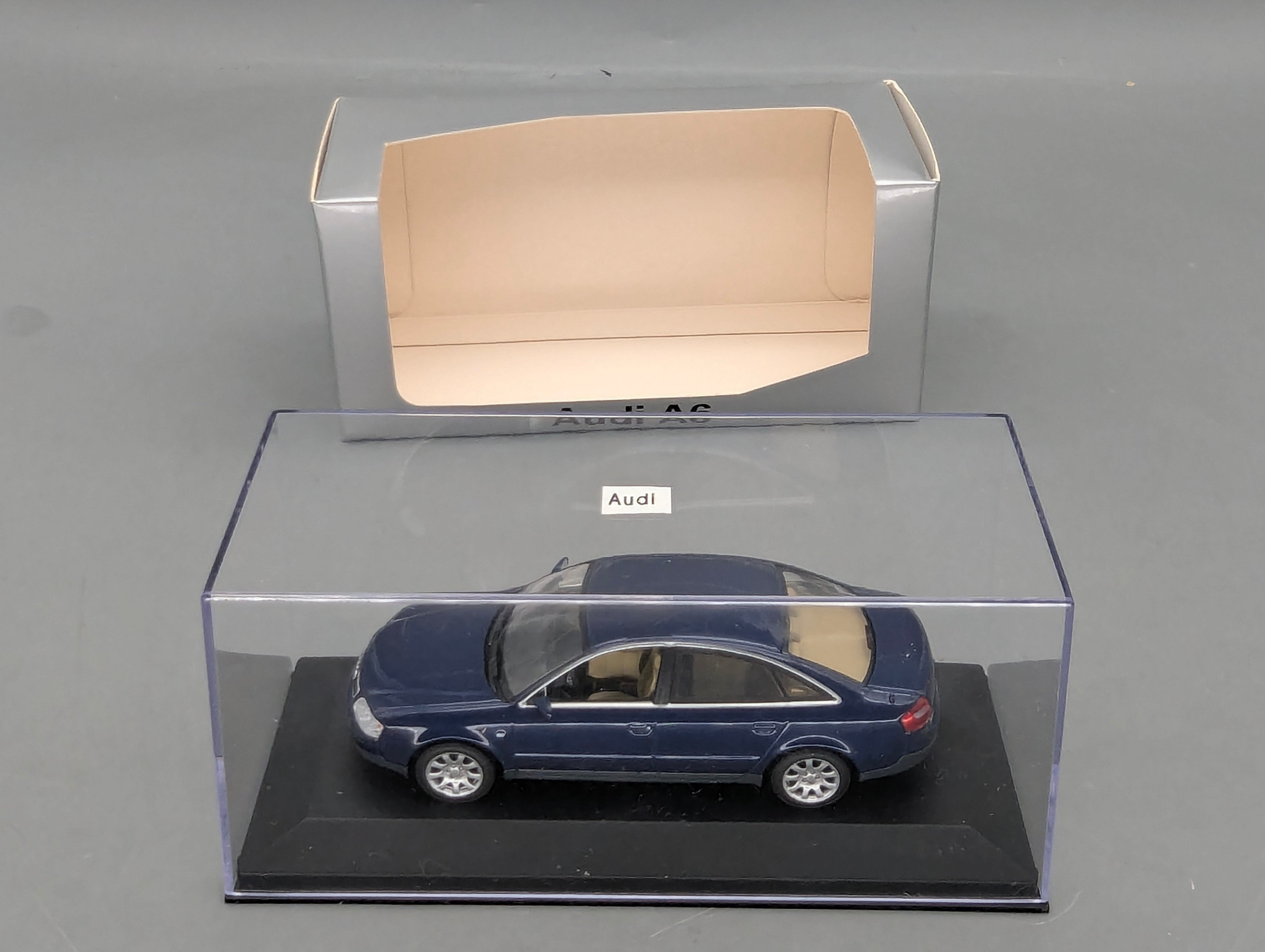 Modellautos 1:43 Minichamps Audi A6 Blau Metallic mit Dealer OVP