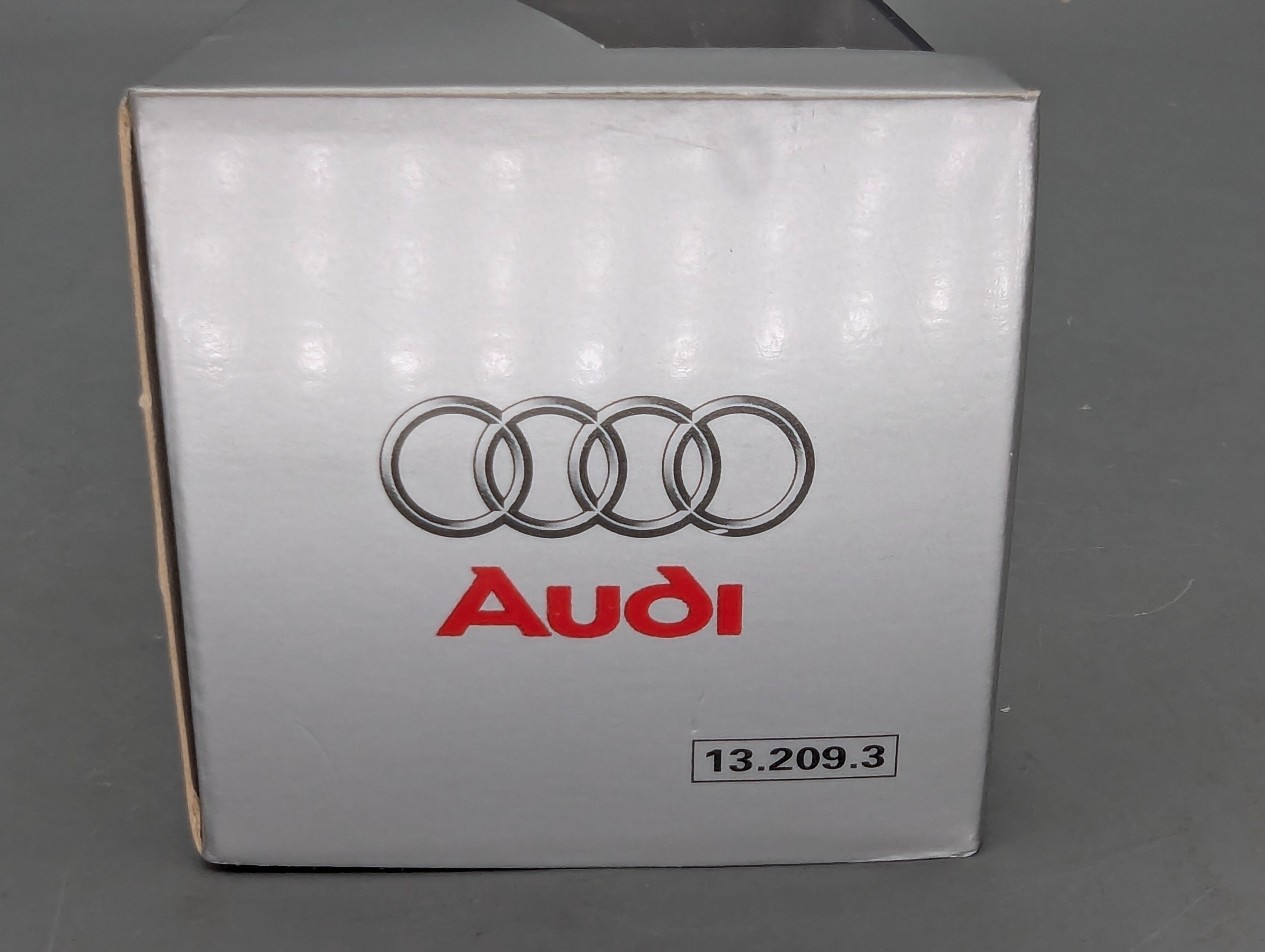 Modellautos 1:43 Minichamps Audi A6 Blau Metallic mit Dealer OVP