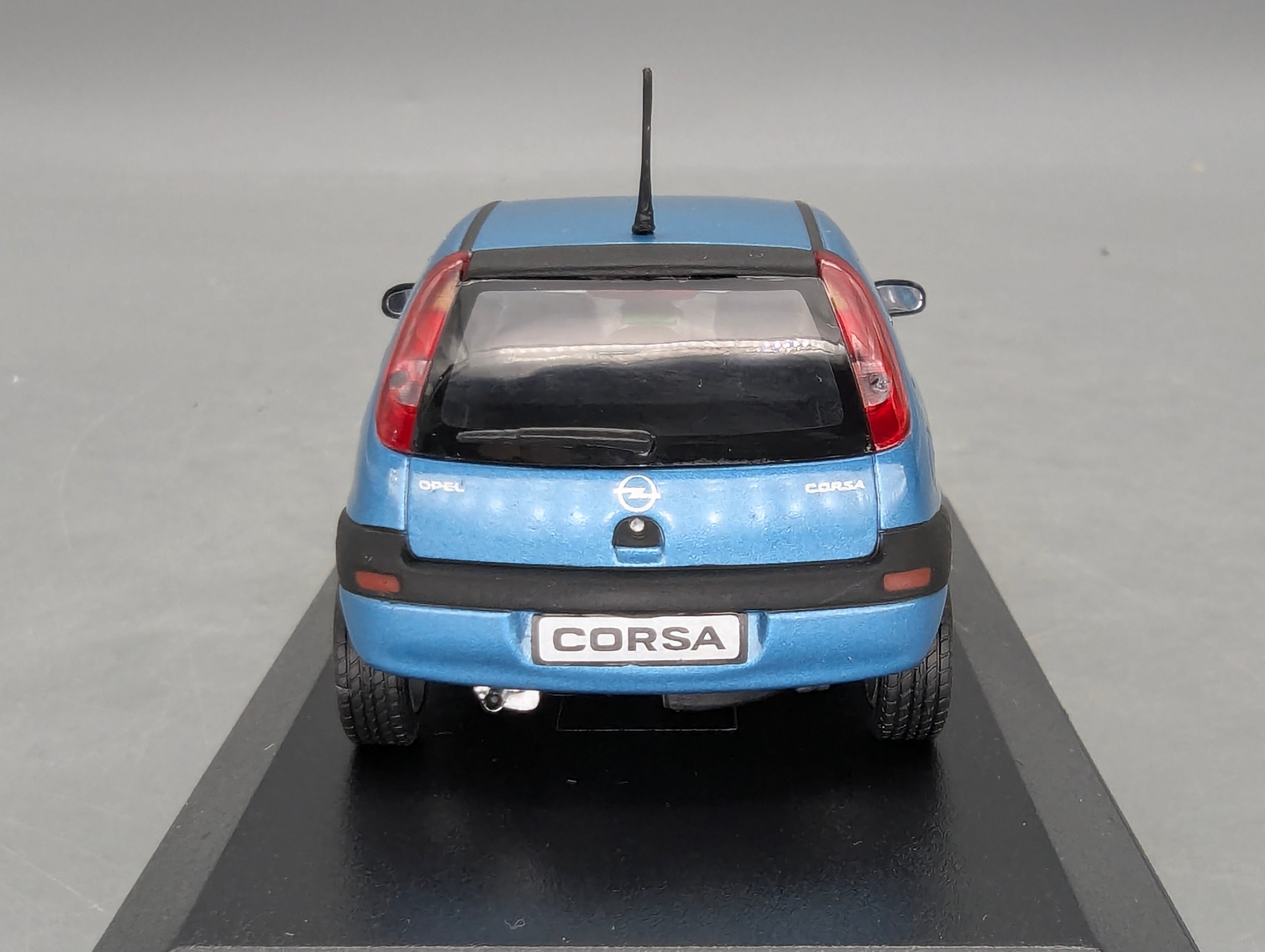 Modellautos 1:43 Minichamps Opel Corsa Hellblau mit Dealer OVP