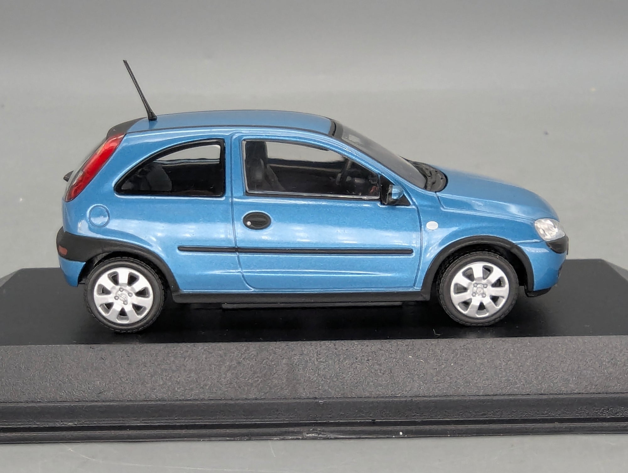 Coches en miniatura 1:43 Minichamps Mercedes Benz SL65 AMG Black Series Plata con embalaje original