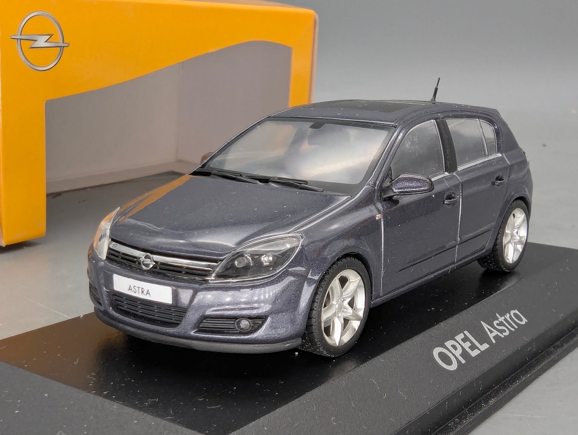 Coches en miniatura 1:43 Minichamps Mercedes Benz SL65 AMG Black Series Plata con embalaje original
