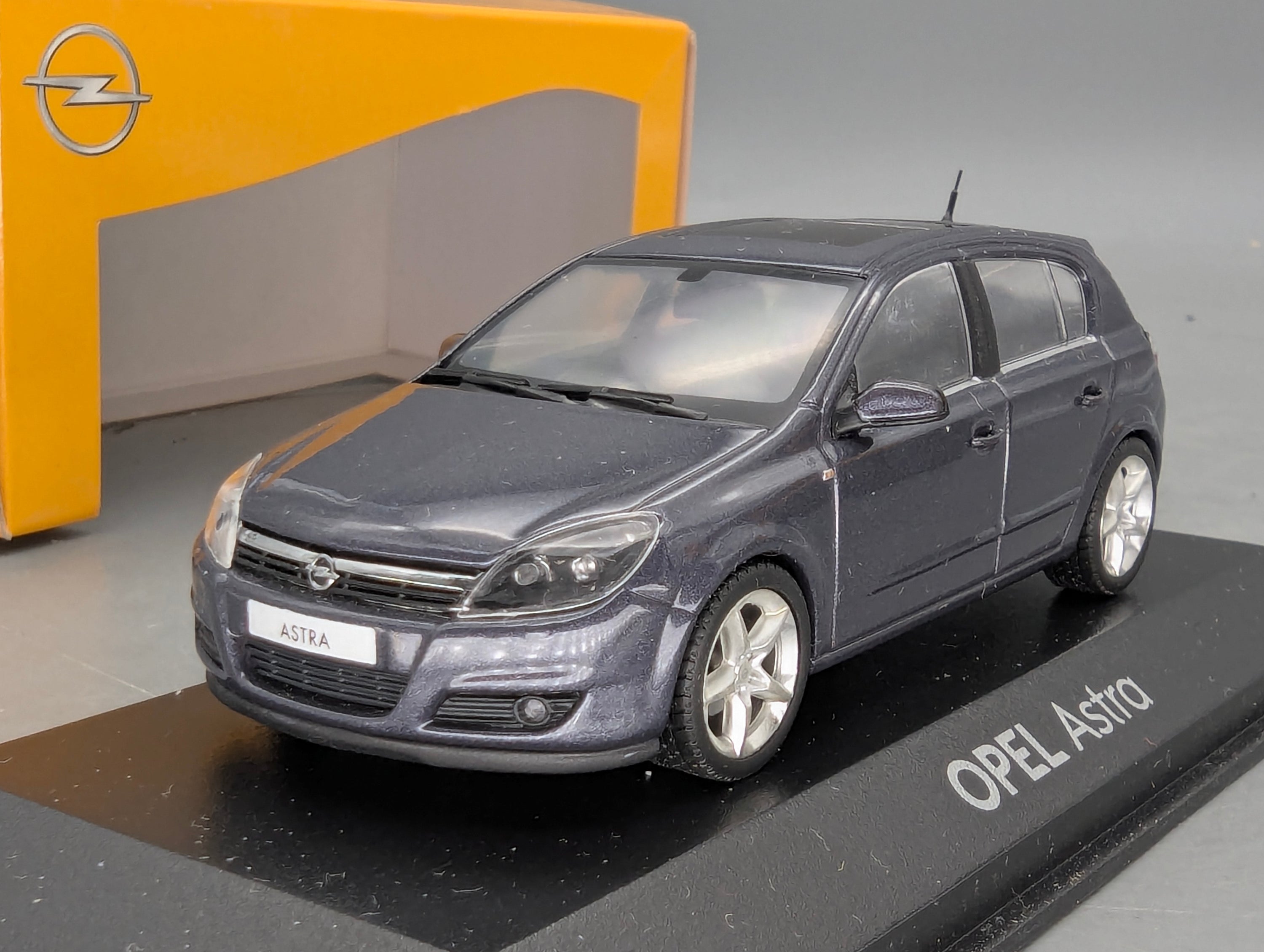 Coches en miniatura 1:43 Minichamps Mercedes Benz SL65 AMG Black Series Plata con embalaje original