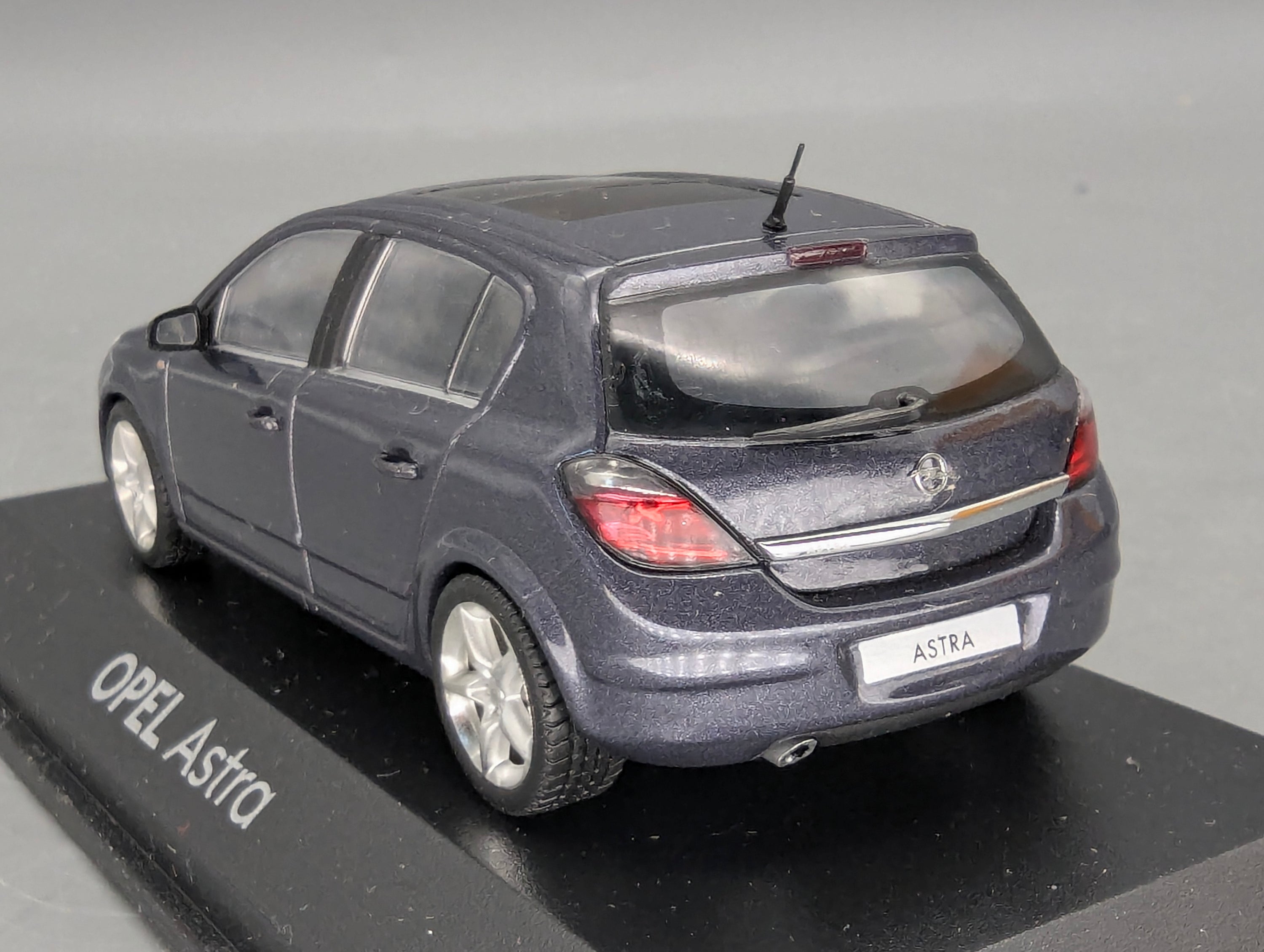 Coches en miniatura 1:43 Minichamps Mercedes Benz SL65 AMG Black Series Plata con embalaje original