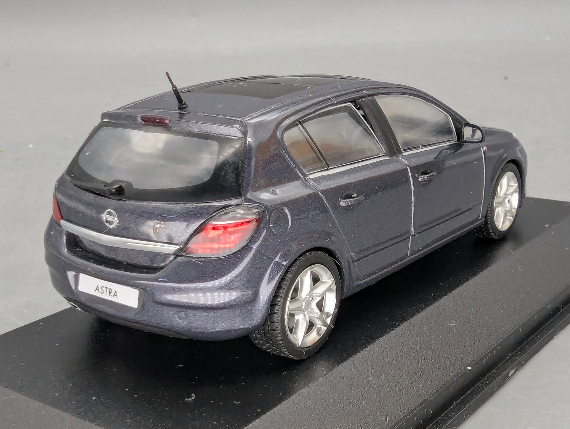 Coches en miniatura 1:43 Minichamps Mercedes Benz SL65 AMG Black Series Plata con embalaje original