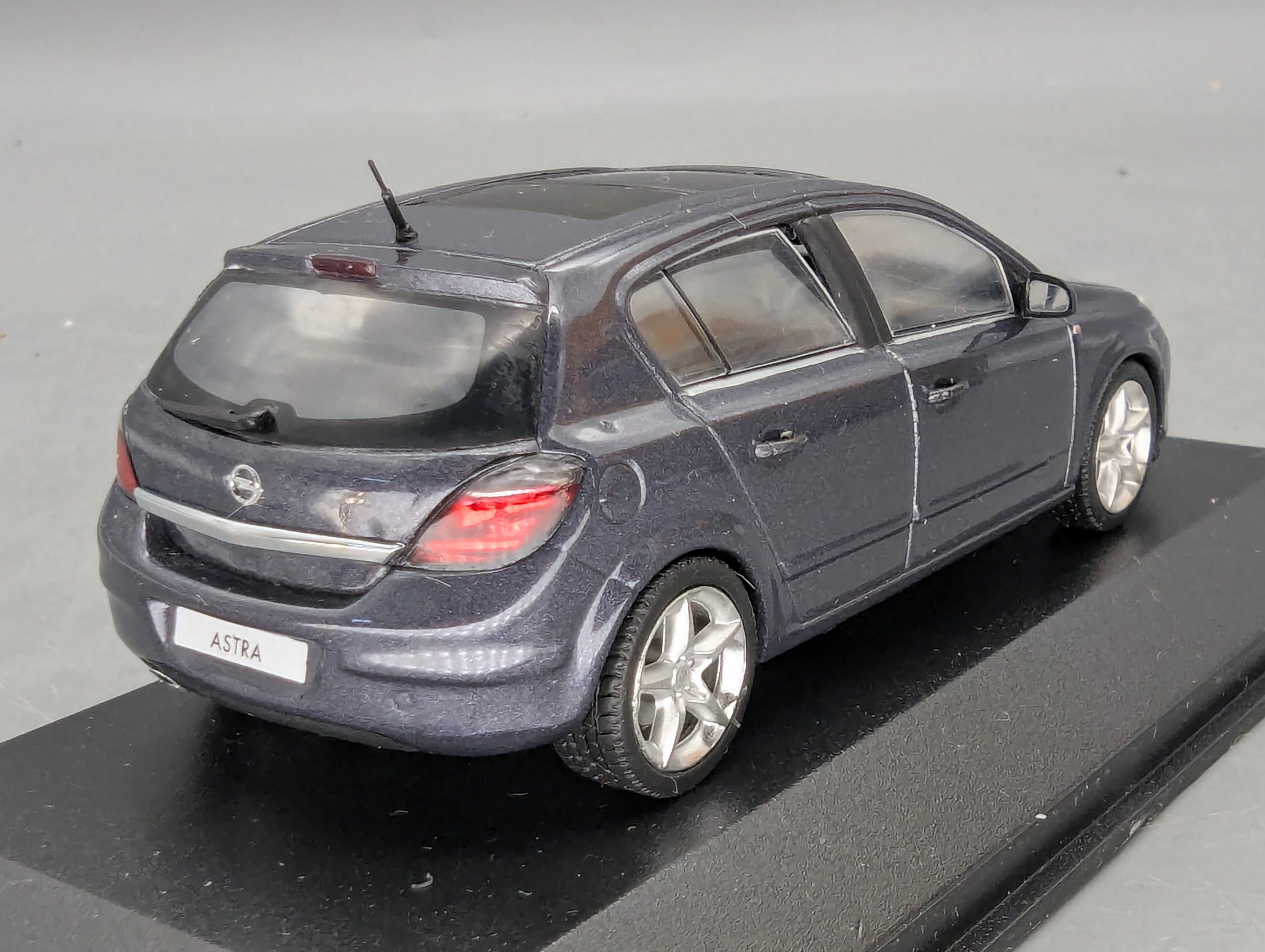 Coches en miniatura 1:43 Minichamps Mercedes Benz SL65 AMG Black Series Plata con embalaje original