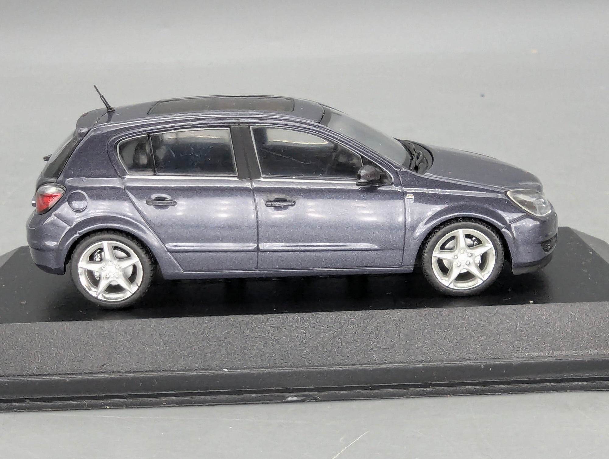 Coches en miniatura 1:43 Minichamps Mercedes Benz SL65 AMG Black Series Plata con embalaje original