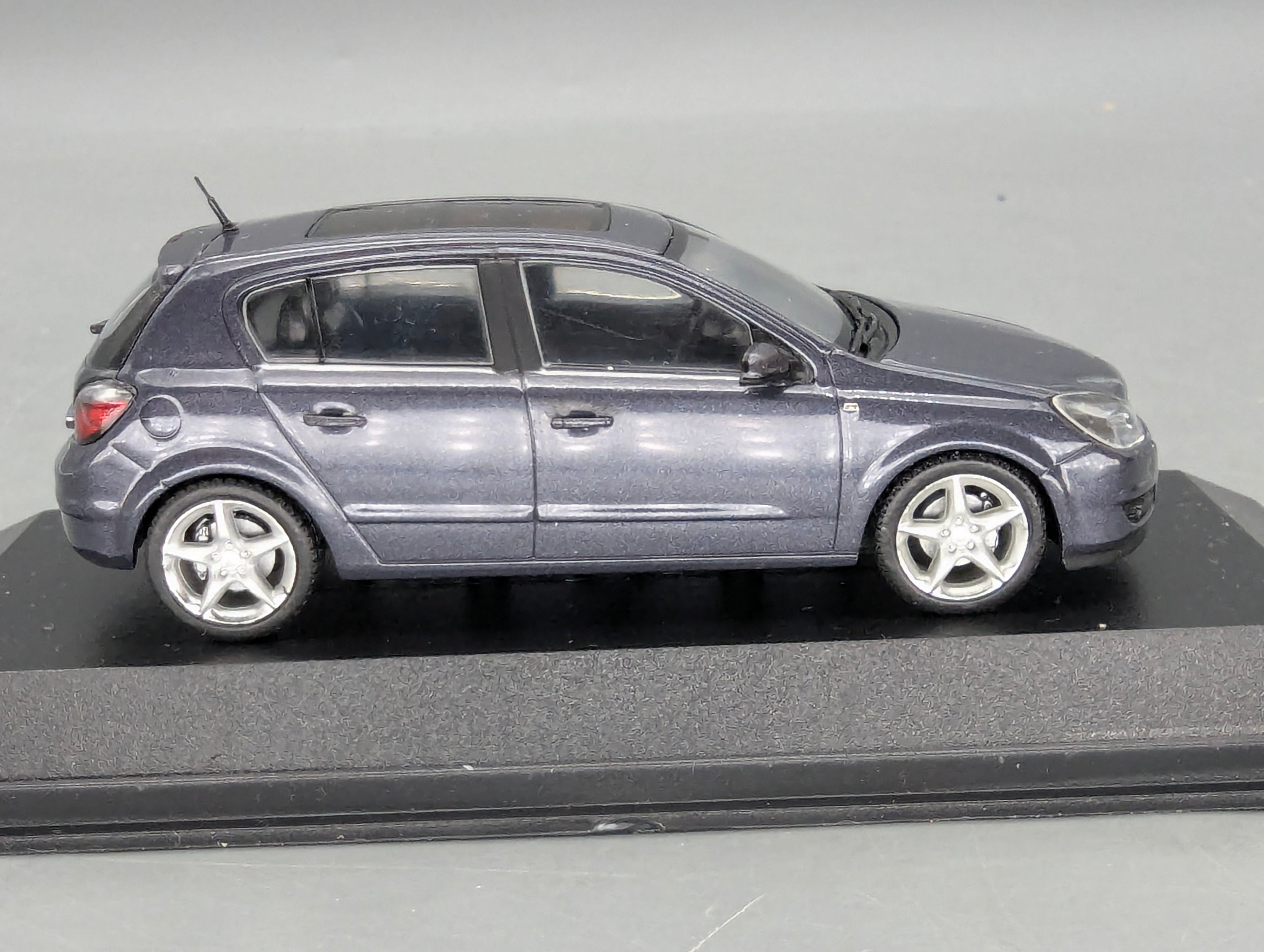 Coches en miniatura 1:43 Minichamps Mercedes Benz SL65 AMG Black Series Plata con embalaje original