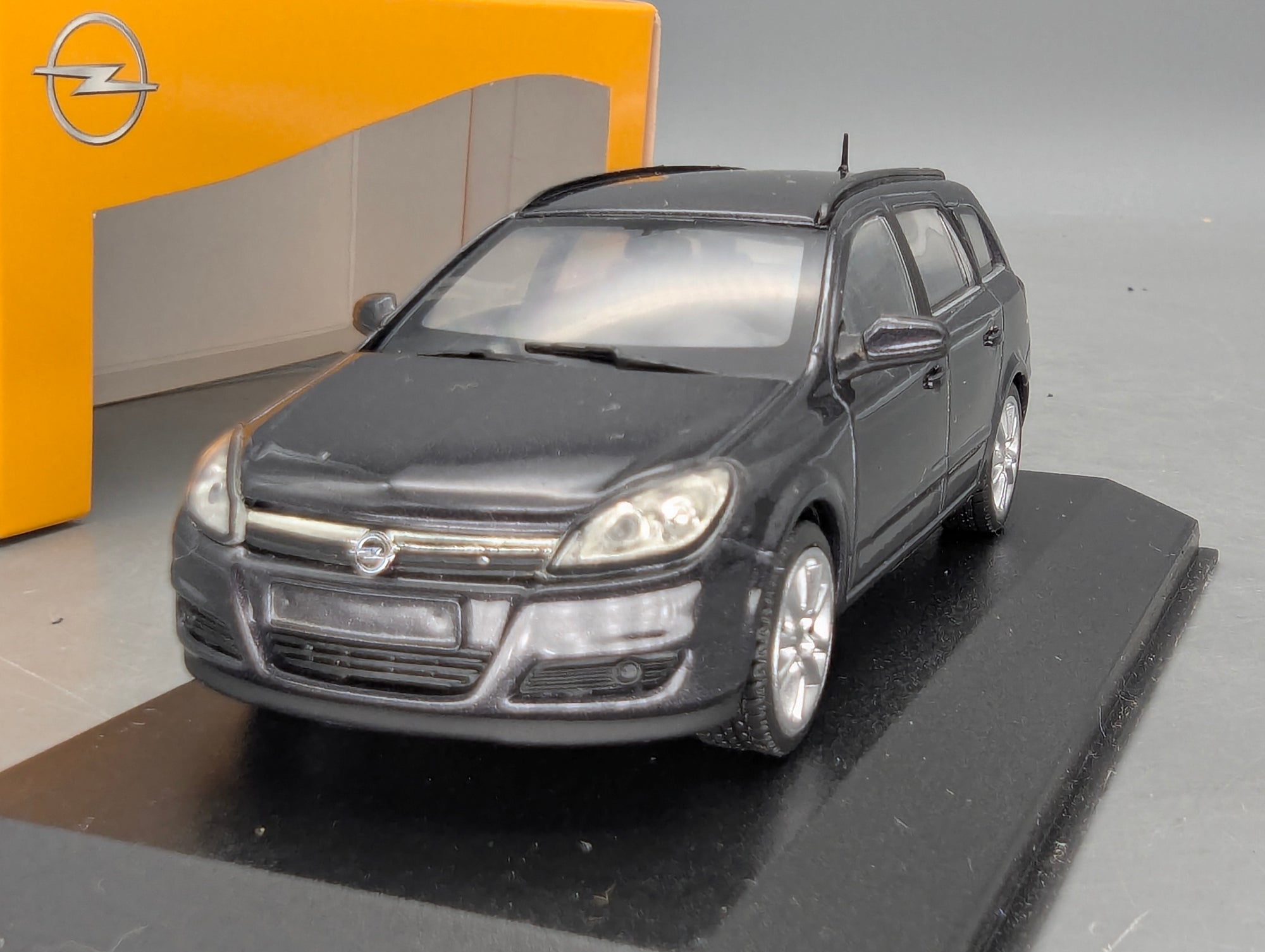 Model Cars 1:43 Minichamps Mercedes Benz SL65 AMG Black Series Silver with original packaging