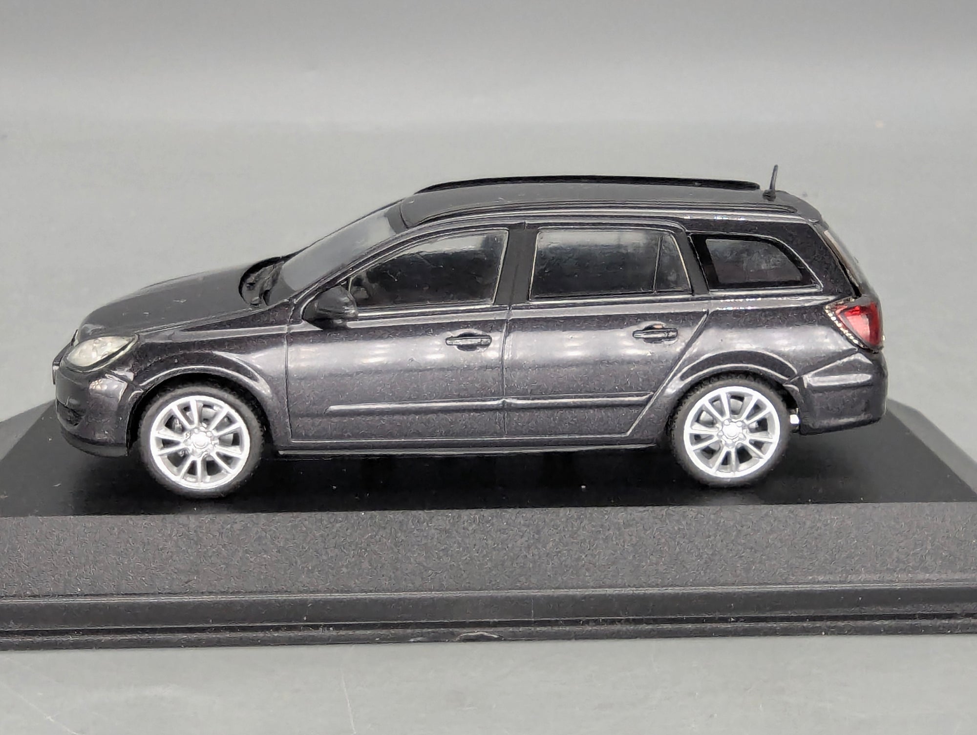 Model Cars 1:43 Minichamps Mercedes Benz SL65 AMG Black Series Silver with original packaging