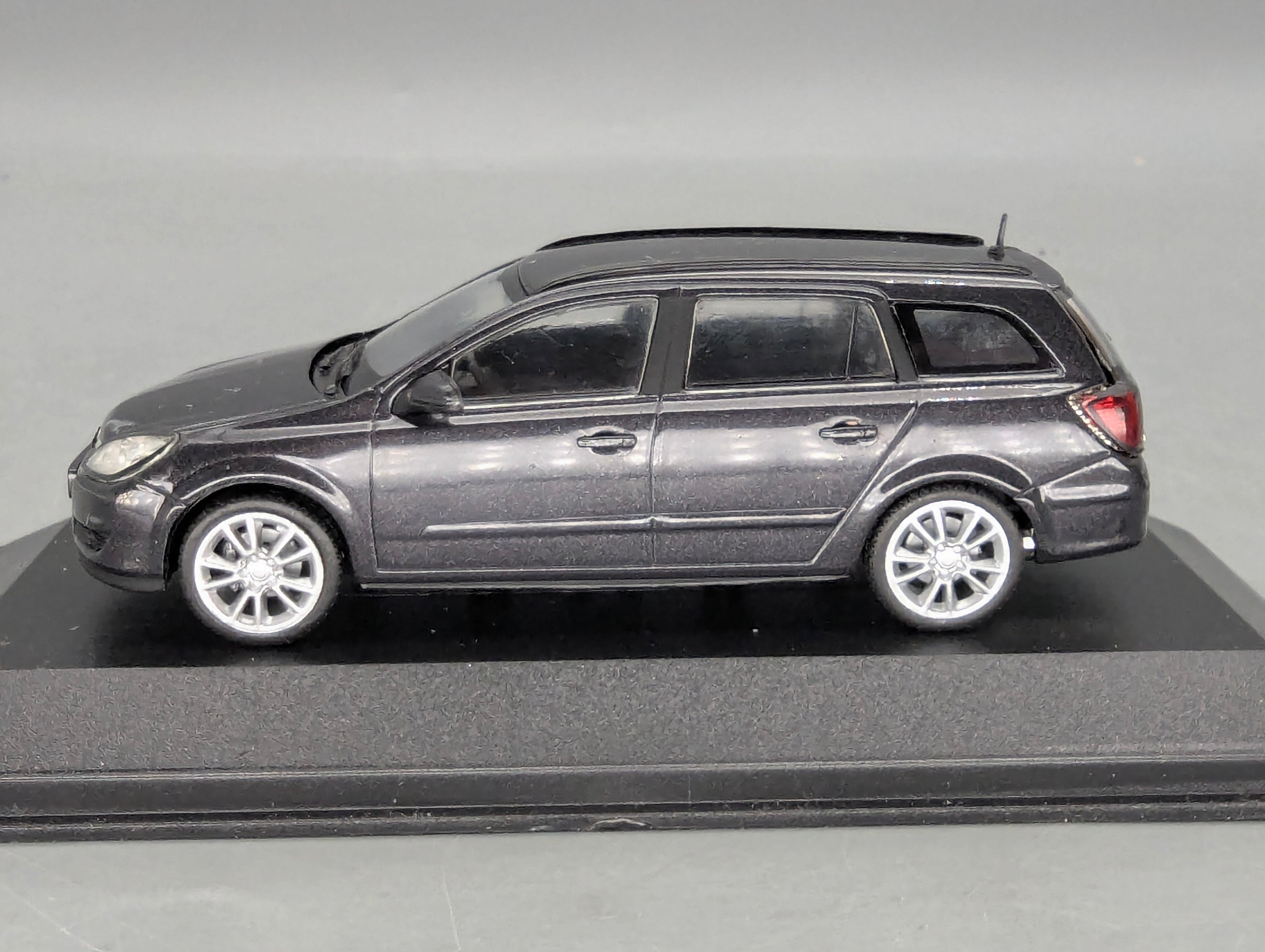 Model Cars 1:43 Minichamps Mercedes Benz SL65 AMG Black Series Silver with original packaging