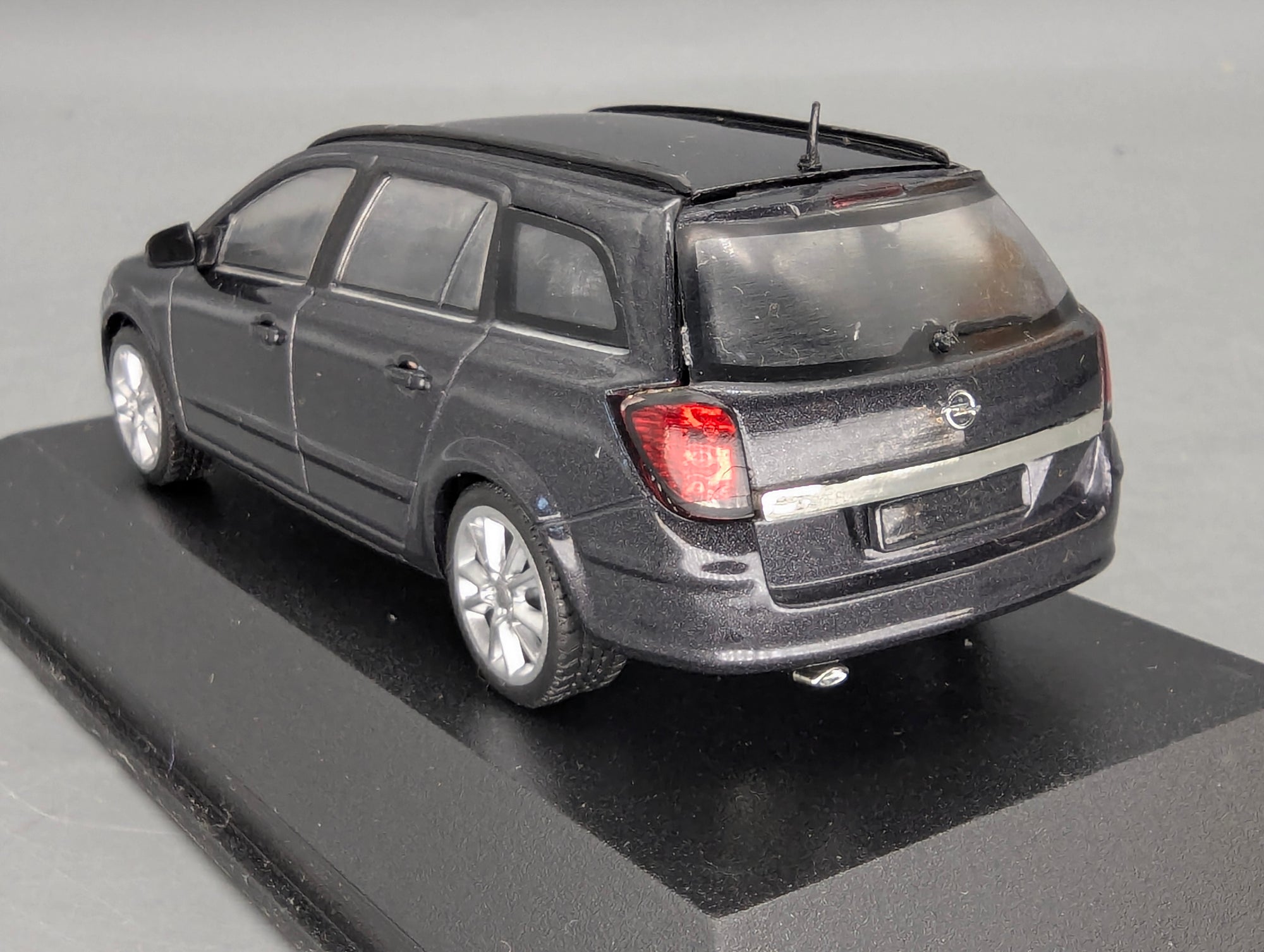 Model Cars 1:43 Minichamps Mercedes Benz SL65 AMG Black Series Silver with original packaging