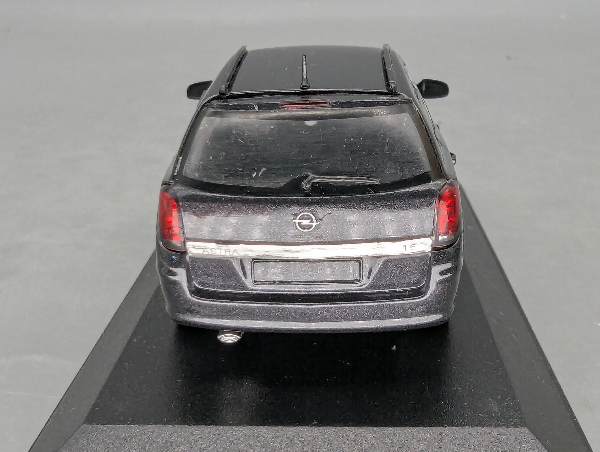 Model Cars 1:43 Minichamps Mercedes Benz SL65 AMG Black Series Silver with original packaging
