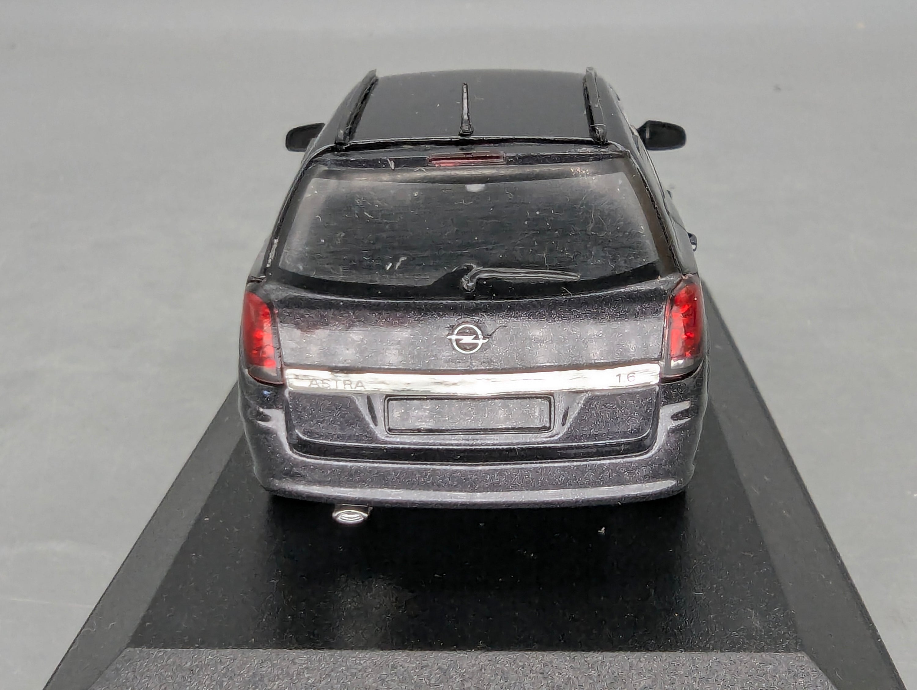 Model Cars 1:43 Minichamps Mercedes Benz SL65 AMG Black Series Silver with original packaging