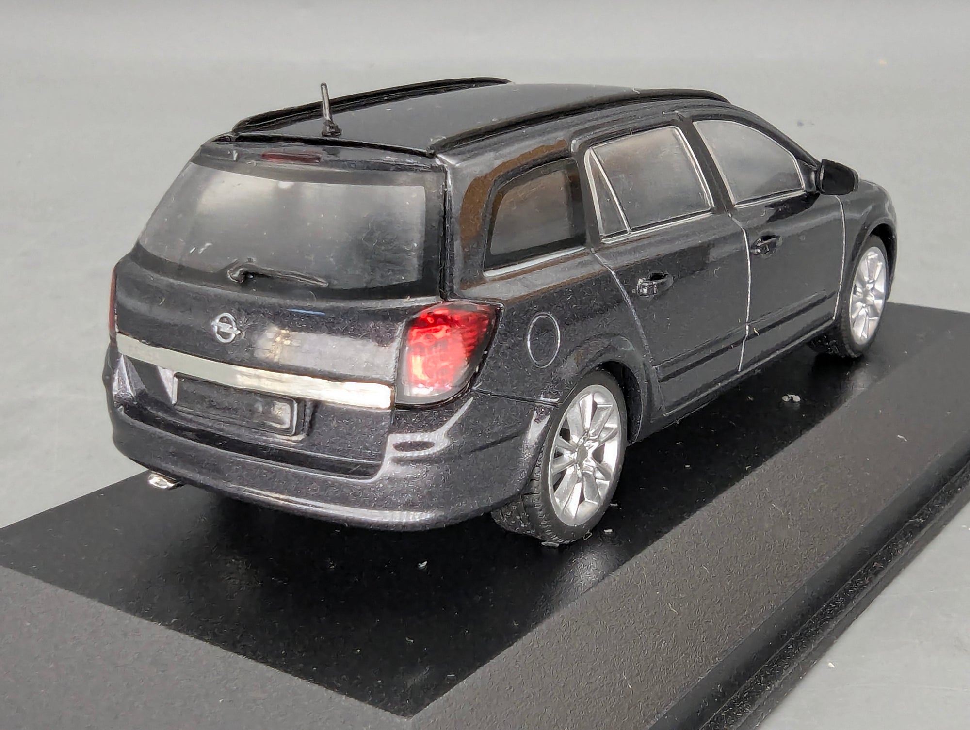 Model Cars 1:43 Minichamps Mercedes Benz SL65 AMG Black Series Silver with original packaging