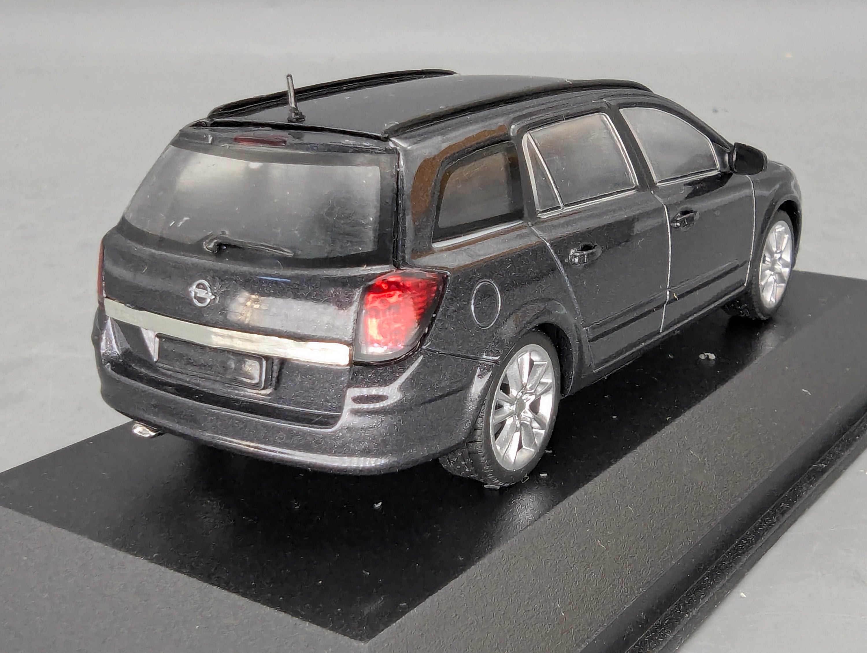 Model Cars 1:43 Minichamps Mercedes Benz SL65 AMG Black Series Silver with original packaging
