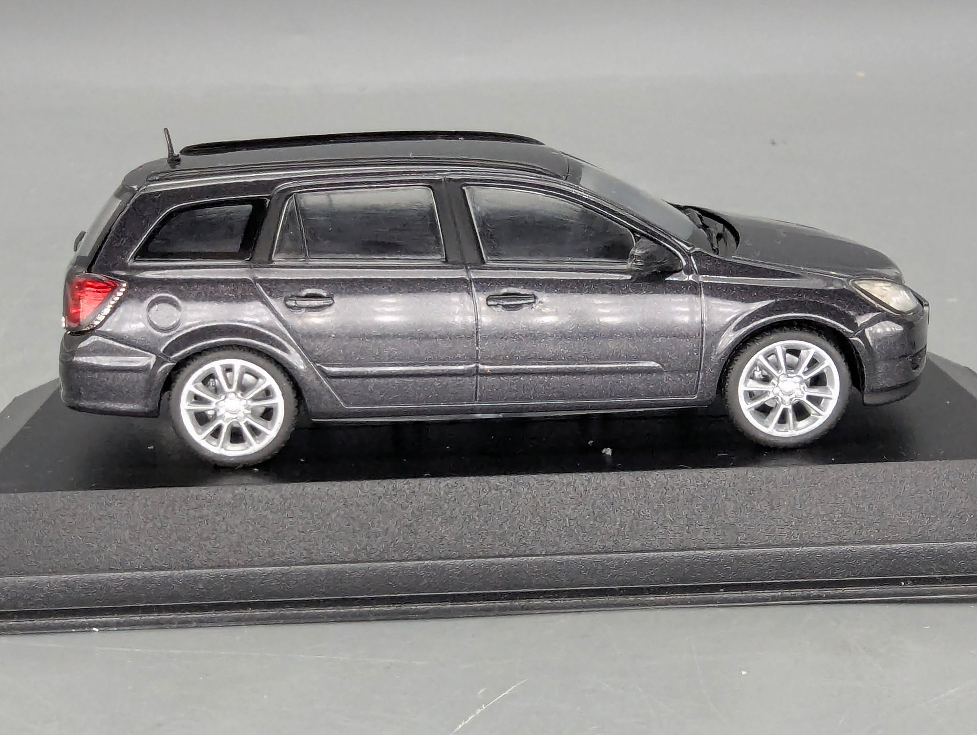 Model Cars 1:43 Minichamps Mercedes Benz SL65 AMG Black Series Silver with original packaging