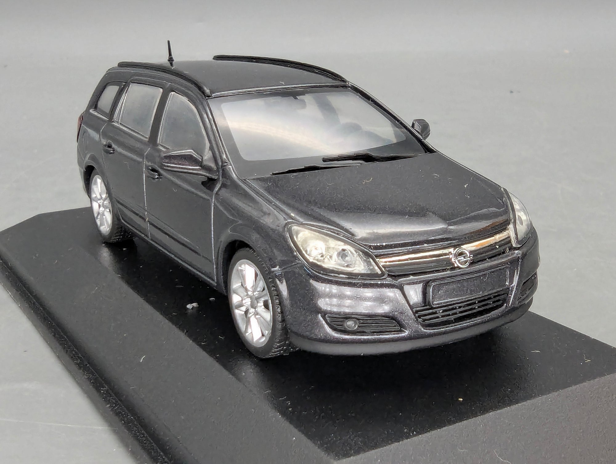 Model Cars 1:43 Minichamps Mercedes Benz SL65 AMG Black Series Silver with original packaging