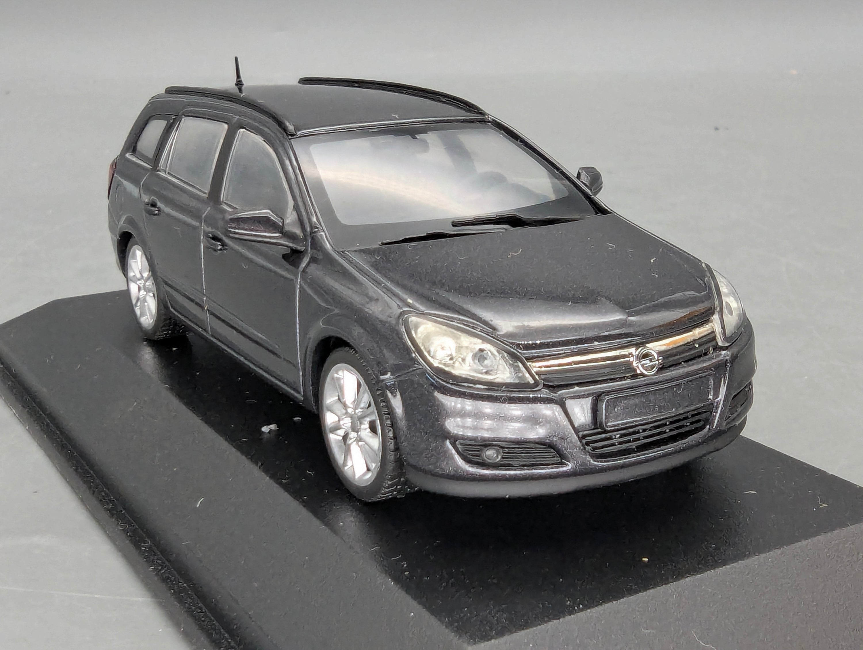 Model Cars 1:43 Minichamps Mercedes Benz SL65 AMG Black Series Silver with original packaging