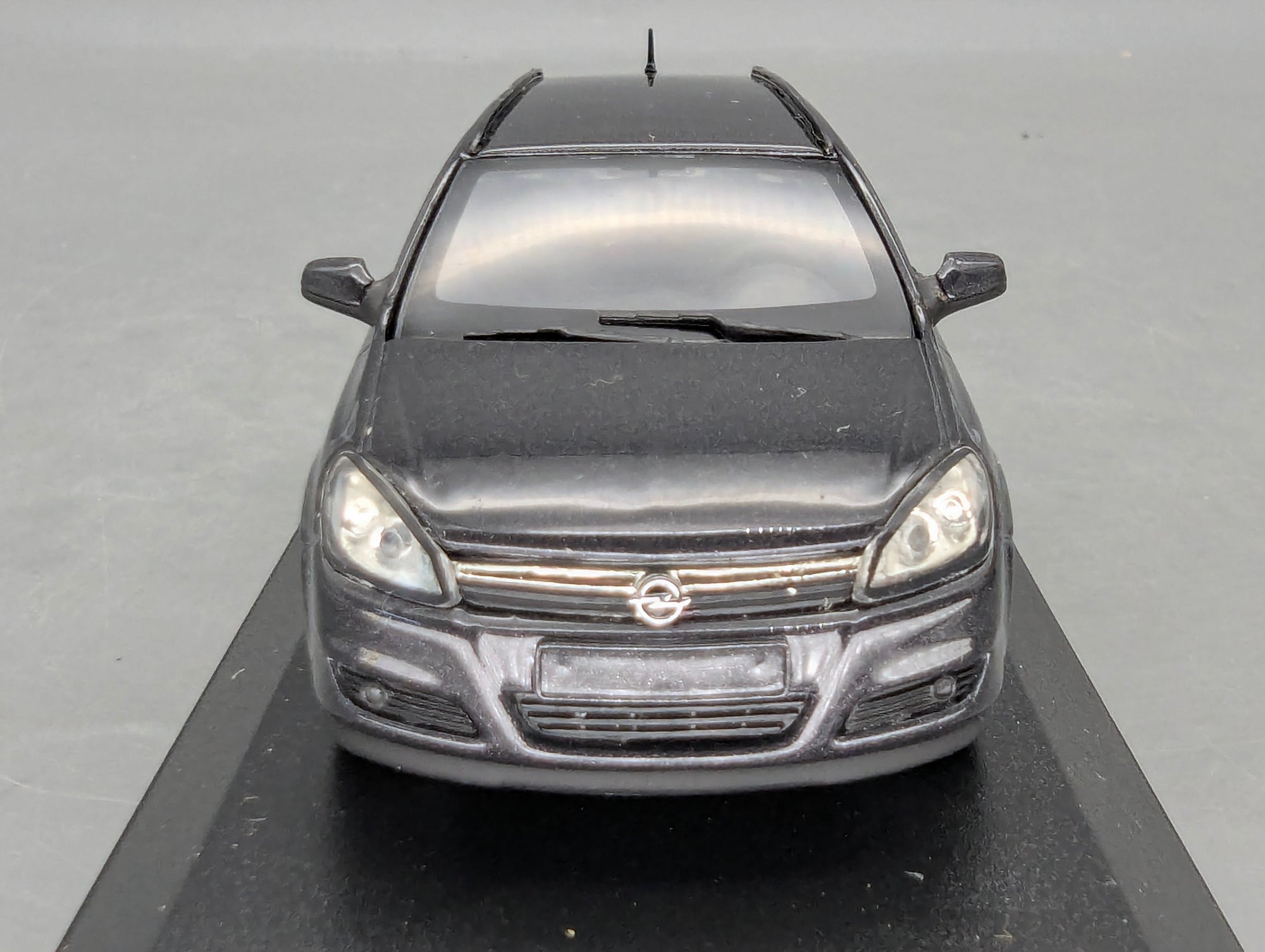 Model Cars 1:43 Minichamps Mercedes Benz SL65 AMG Black Series Silver with original packaging
