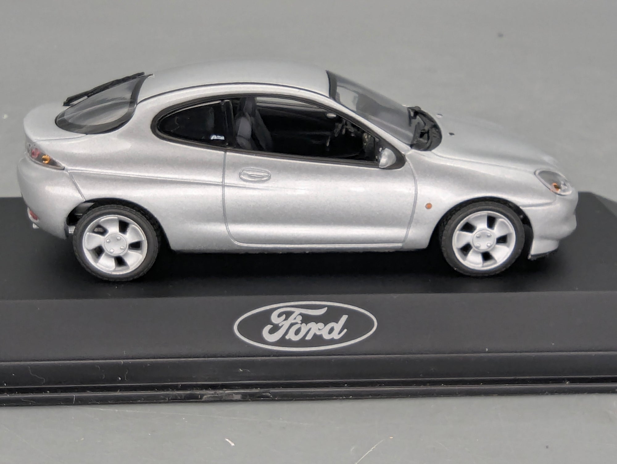 Coches en miniatura 1:43 Minichamps Mercedes Benz SL65 AMG Black Series Plata con embalaje original