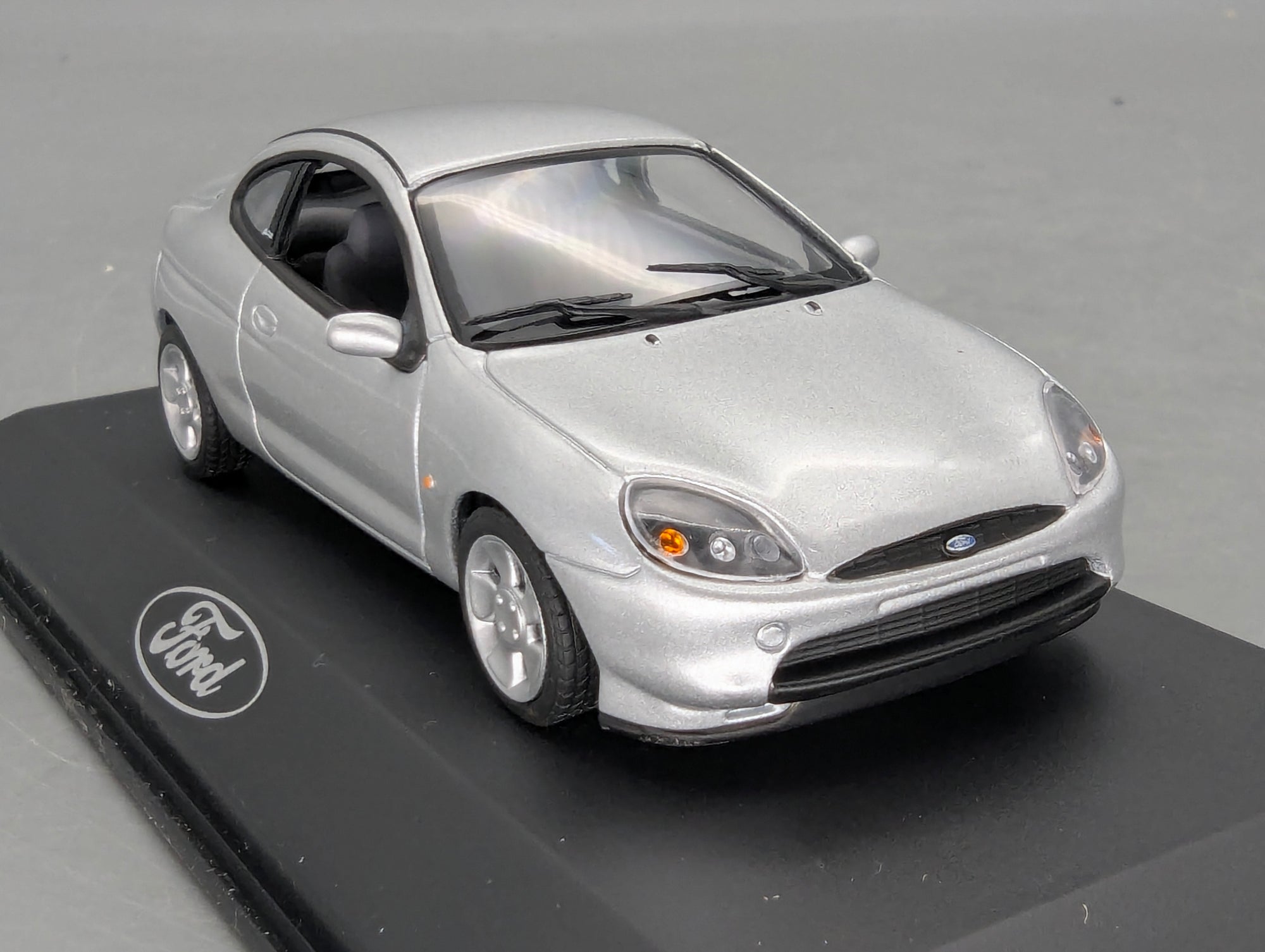 Coches en miniatura 1:43 Minichamps Mercedes Benz SL65 AMG Black Series Plata con embalaje original