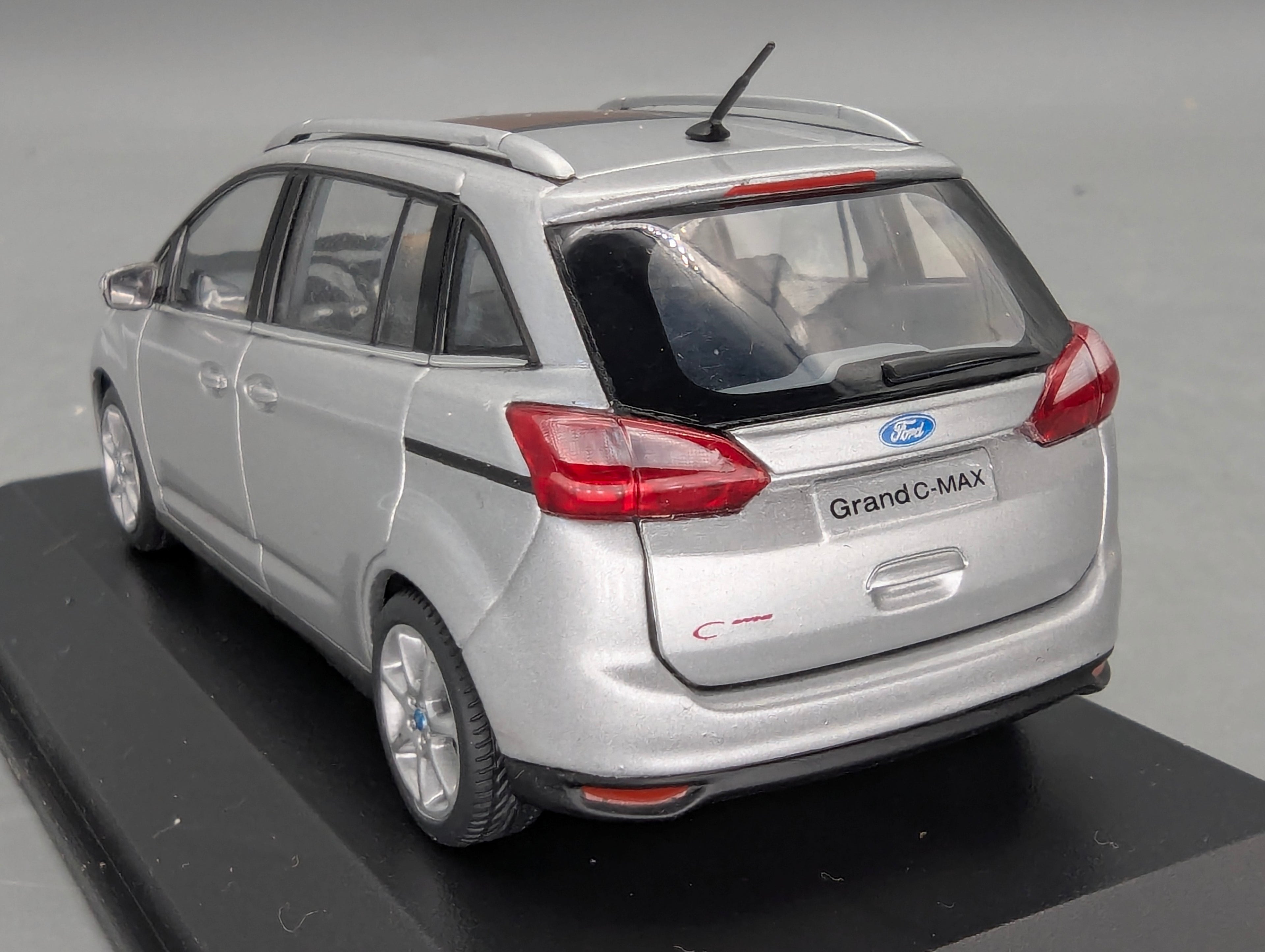 Modellautos 1:43 Minichamps Ford Grand C-Max Silber Metallic mit Dealer OVP
