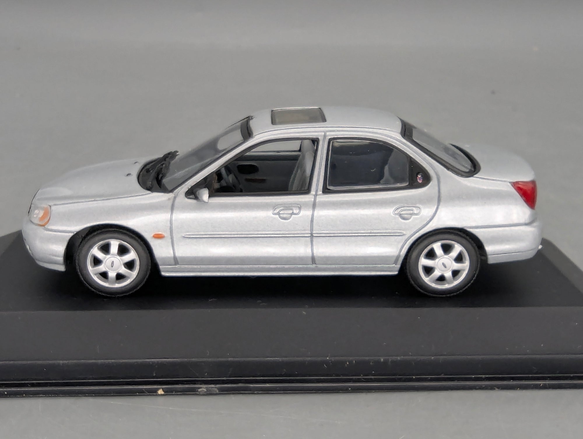 Coches en miniatura 1:43 Minichamps Mercedes Benz SL65 AMG Black Series Plata con embalaje original