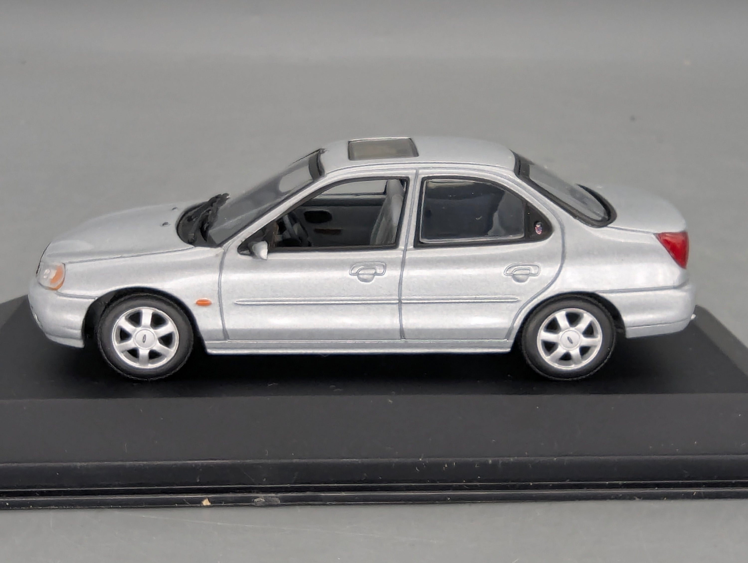 Coches en miniatura 1:43 Minichamps Mercedes Benz SL65 AMG Black Series Plata con embalaje original