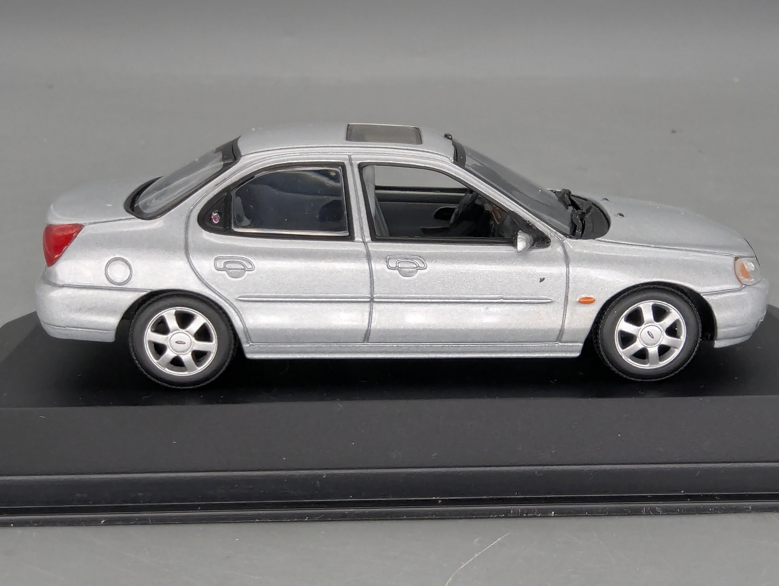 Coches en miniatura 1:43 Minichamps Mercedes Benz SL65 AMG Black Series Plata con embalaje original