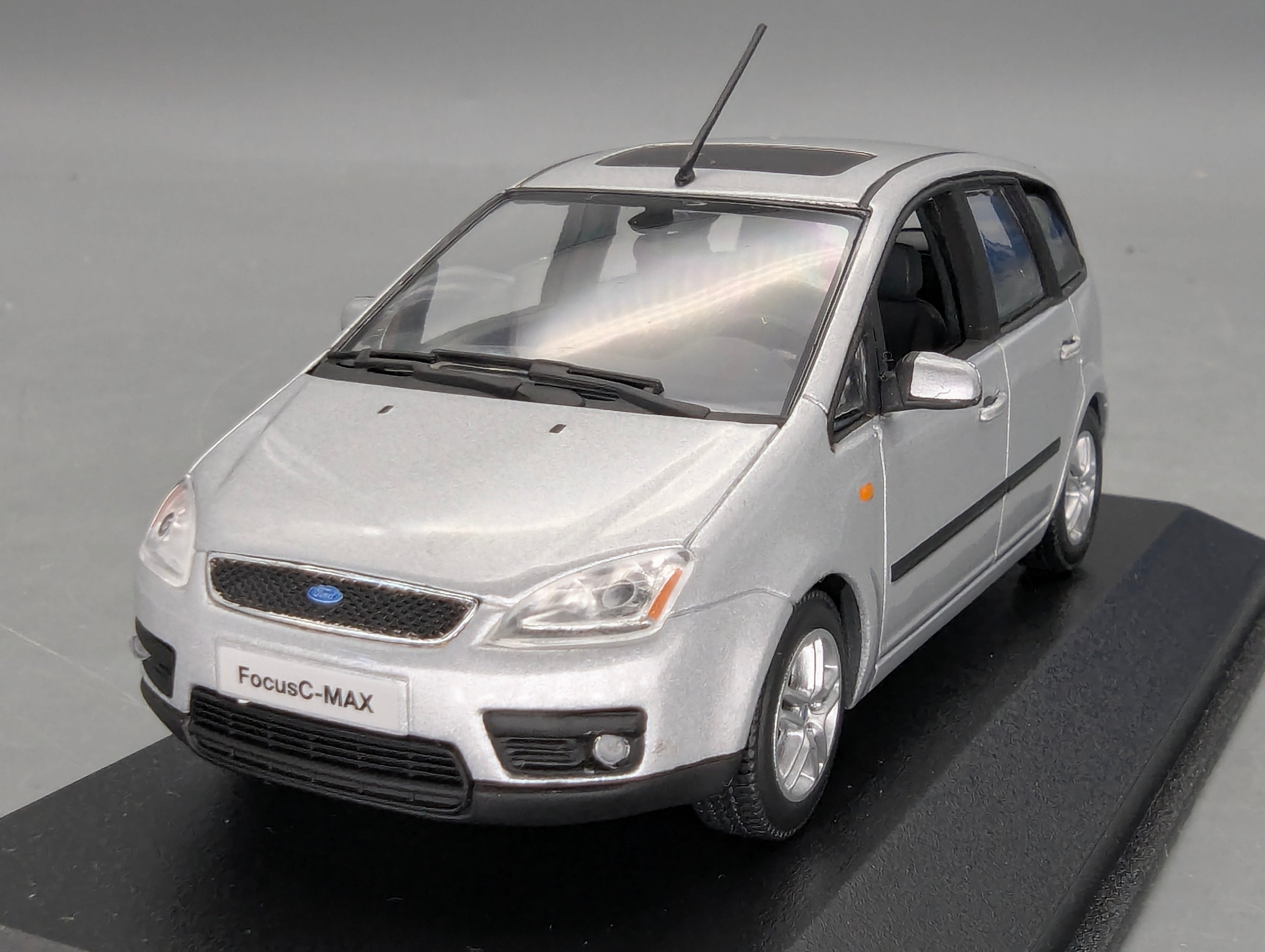 Modellautos 1:43 Minichamps Ford Focus C-Max Silber Metallic mit Dealer OVP