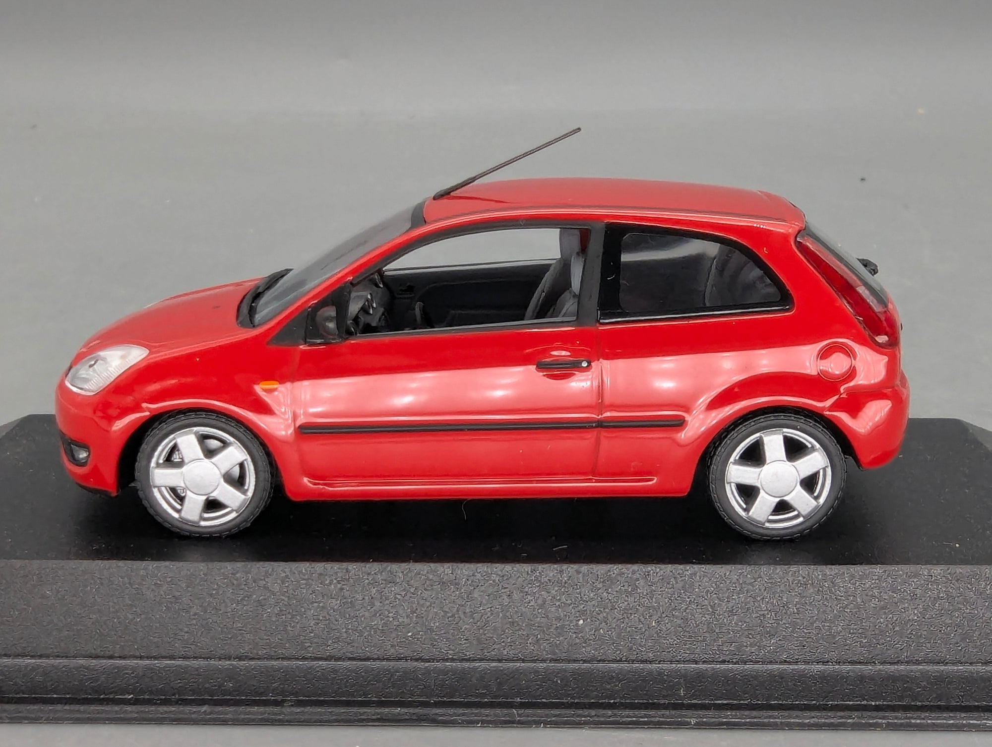 Coches en miniatura 1:43 Minichamps Mercedes Benz SL65 AMG Black Series Plata con embalaje original
