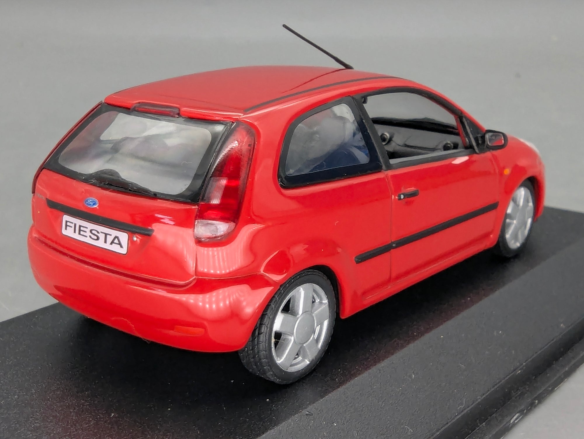 Coches en miniatura 1:43 Minichamps Mercedes Benz SL65 AMG Black Series Plata con embalaje original
