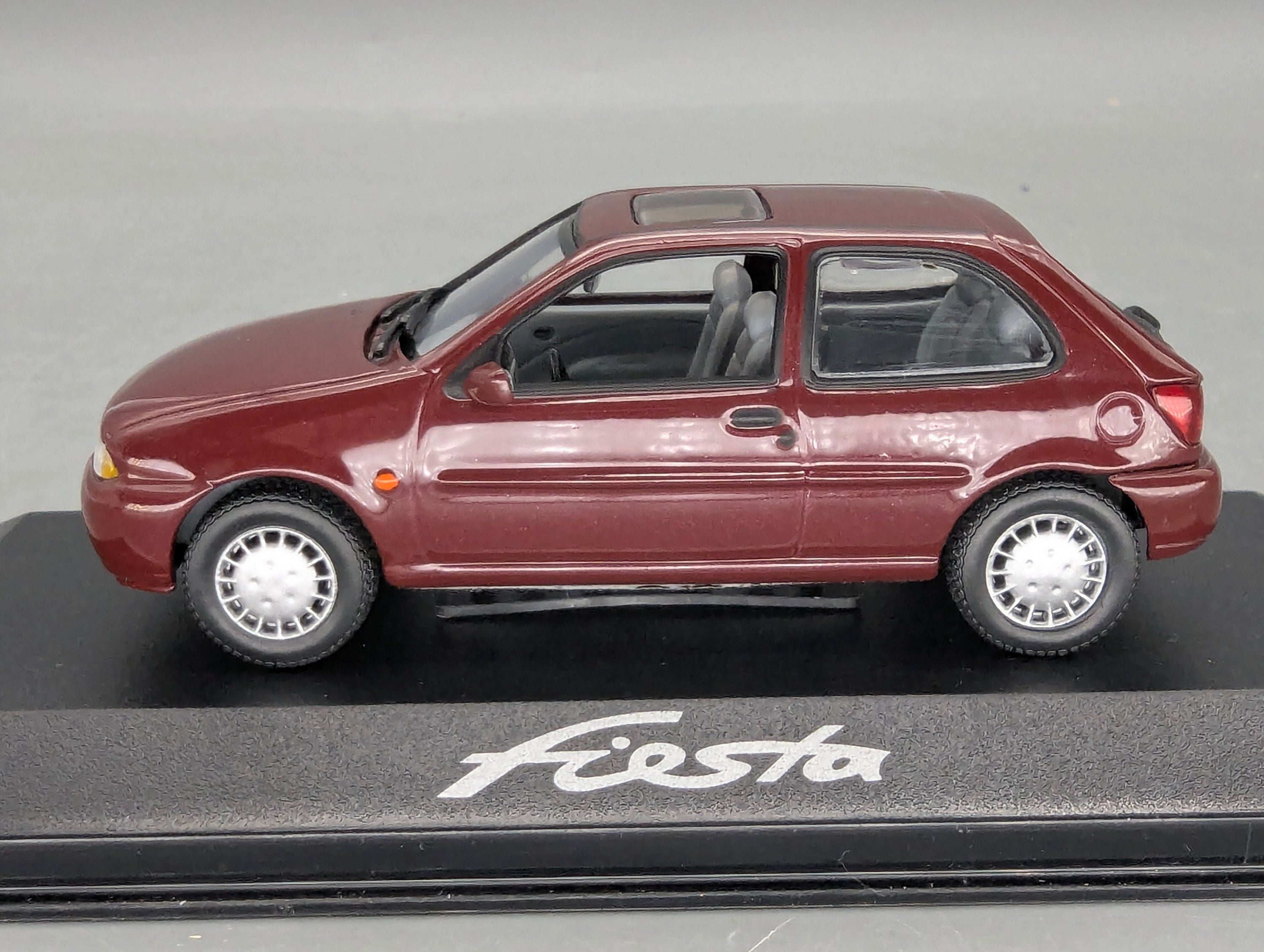 Model Cars 1:43 Minichamps Mercedes Benz SL65 AMG Black Series Silver with original packaging