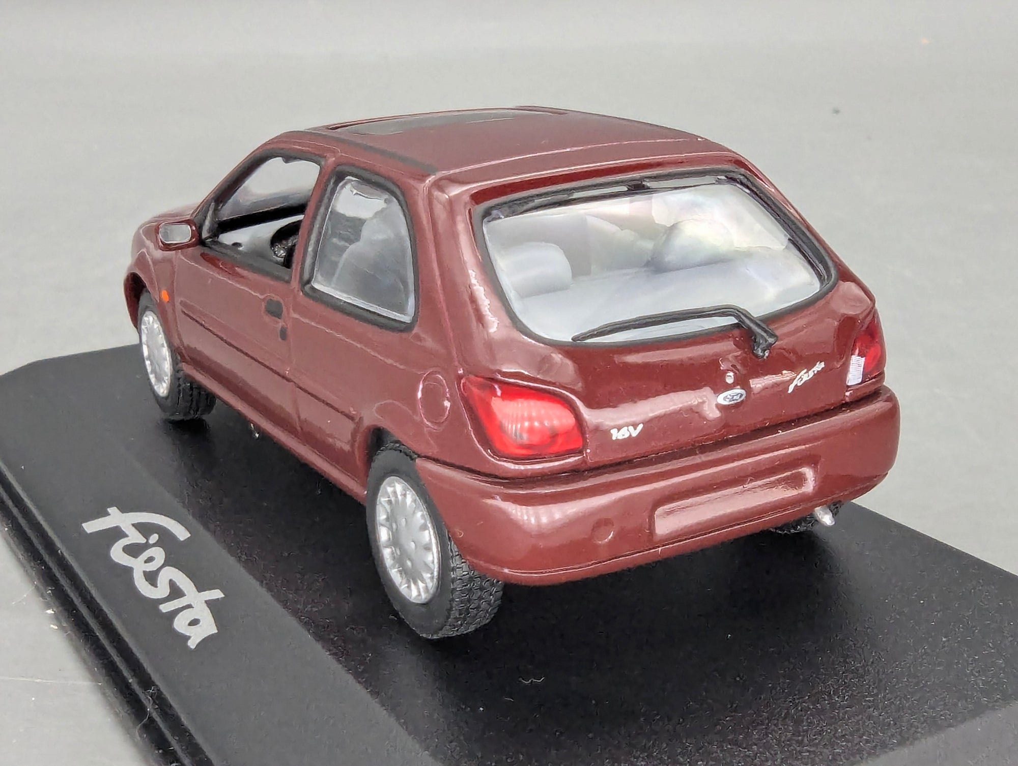 Model Cars 1:43 Minichamps Mercedes Benz SL65 AMG Black Series Silver with original packaging