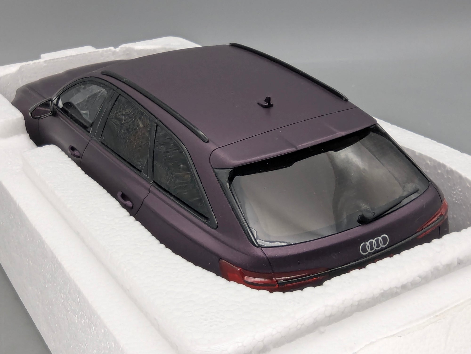 Model Cars 1:43 Minichamps Mercedes Benz SL65 AMG Black Series Silver with original packaging