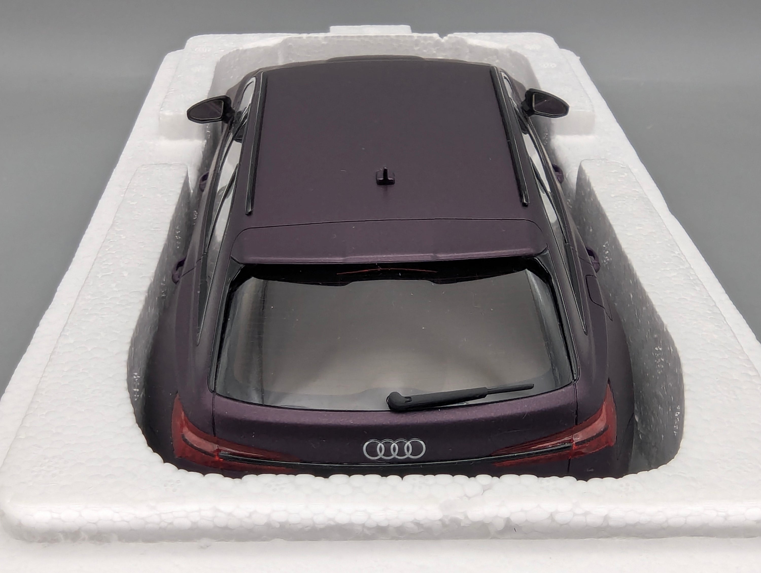 Model Cars 1:43 Minichamps Mercedes Benz SL65 AMG Black Series Silver with original packaging
