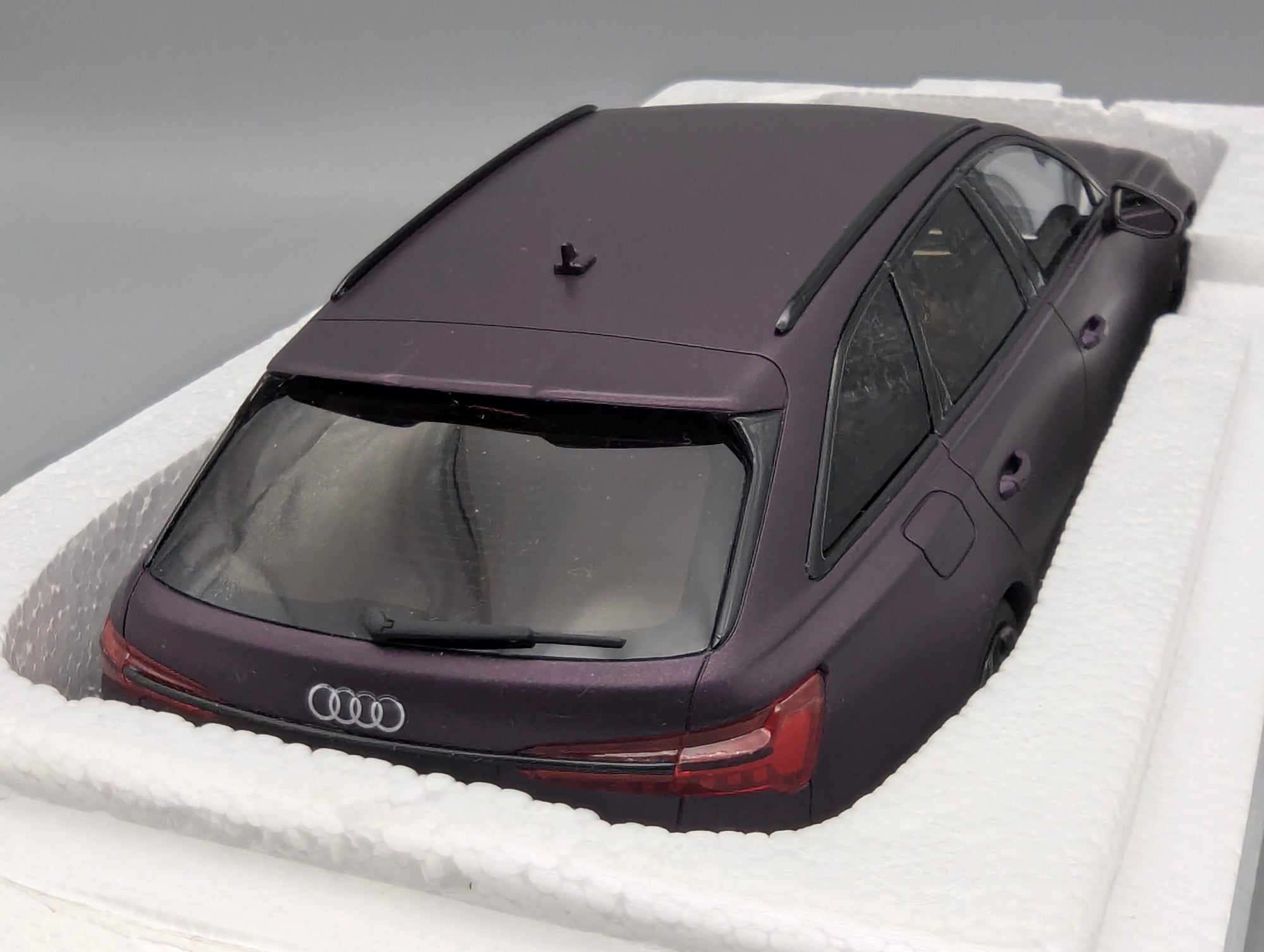 Model Cars 1:43 Minichamps Mercedes Benz SL65 AMG Black Series Silver with original packaging
