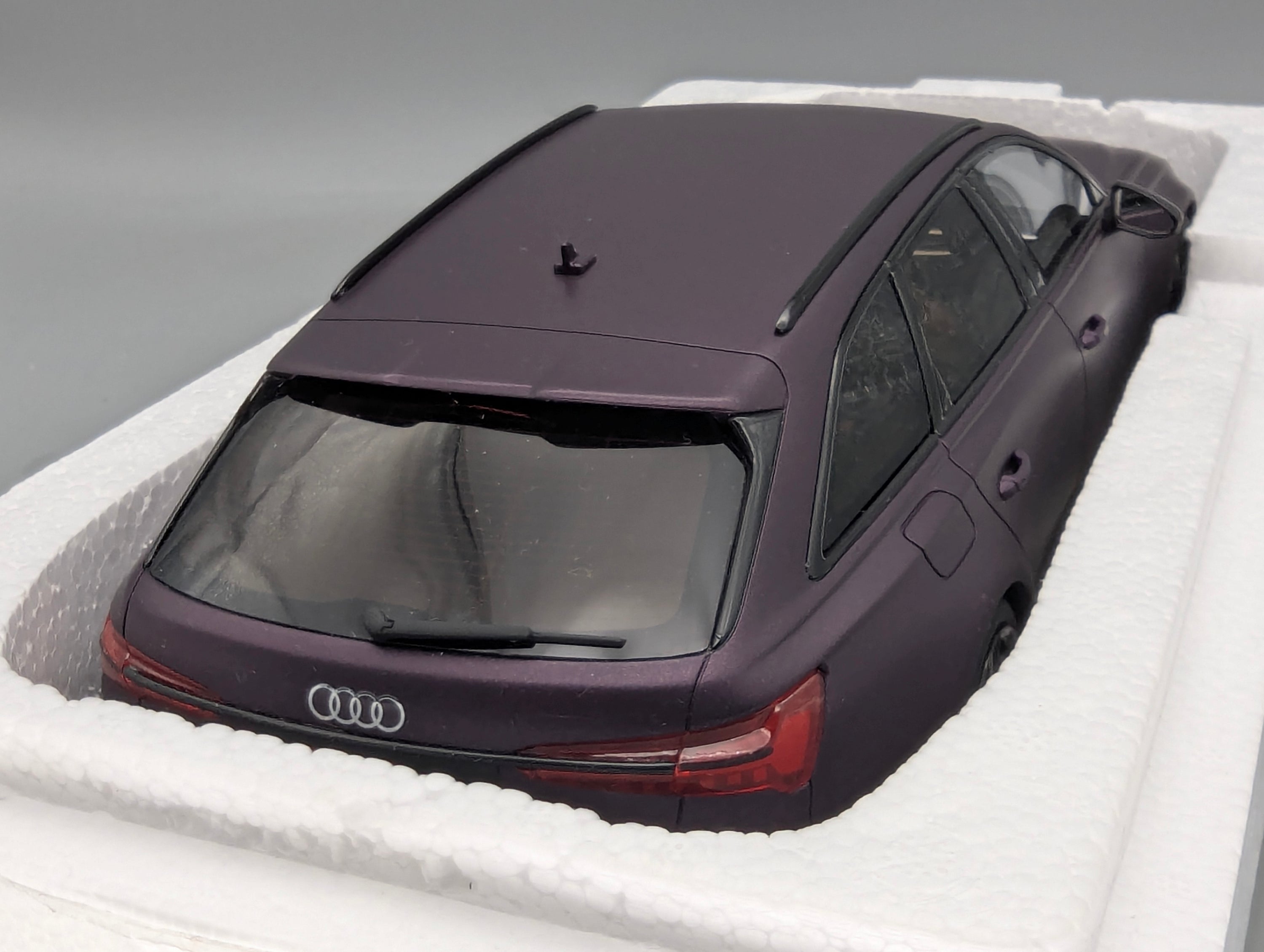 Model Cars 1:43 Minichamps Mercedes Benz SL65 AMG Black Series Silver with original packaging