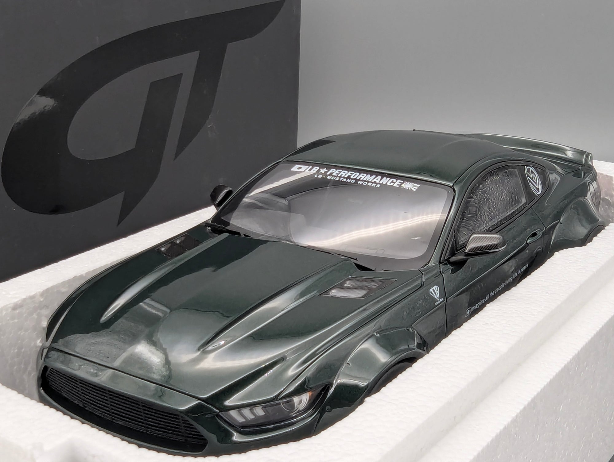 Model Cars 1:43 Minichamps Mercedes Benz SL65 AMG Black Series Silver with original packaging