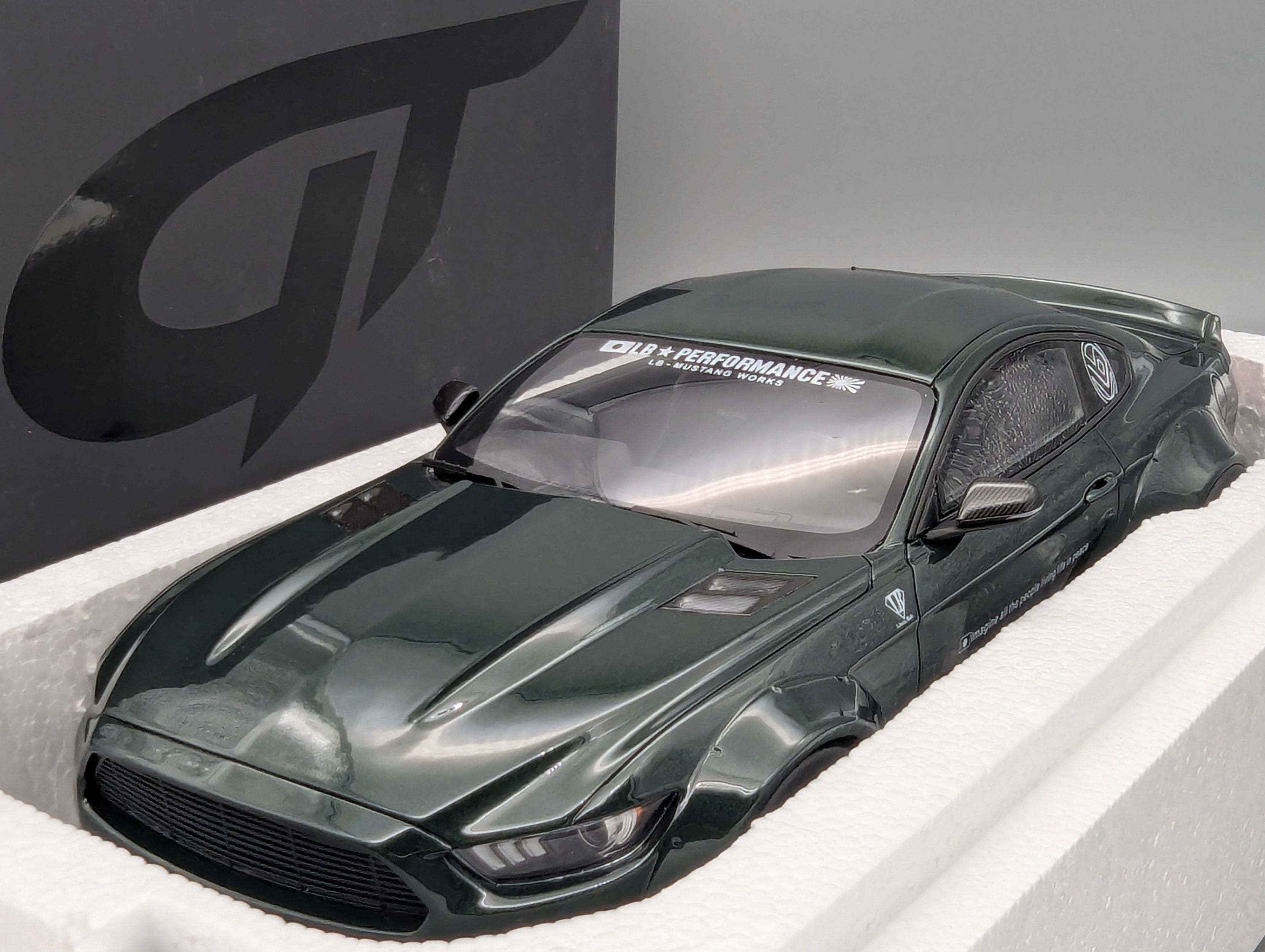 Model Cars 1:43 Minichamps Mercedes Benz SL65 AMG Black Series Silver with original packaging