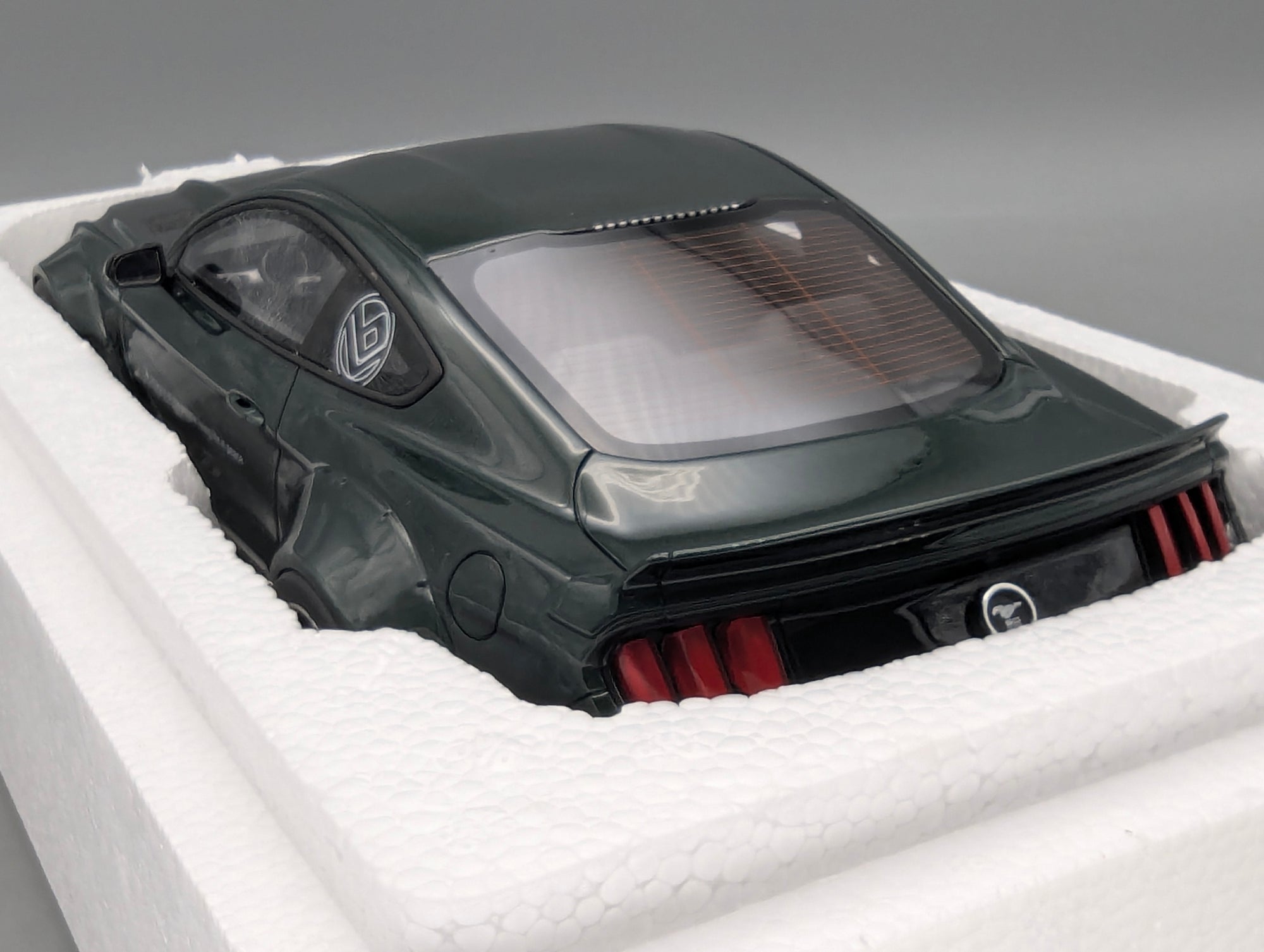 Model Cars 1:43 Minichamps Mercedes Benz SL65 AMG Black Series Silver with original packaging