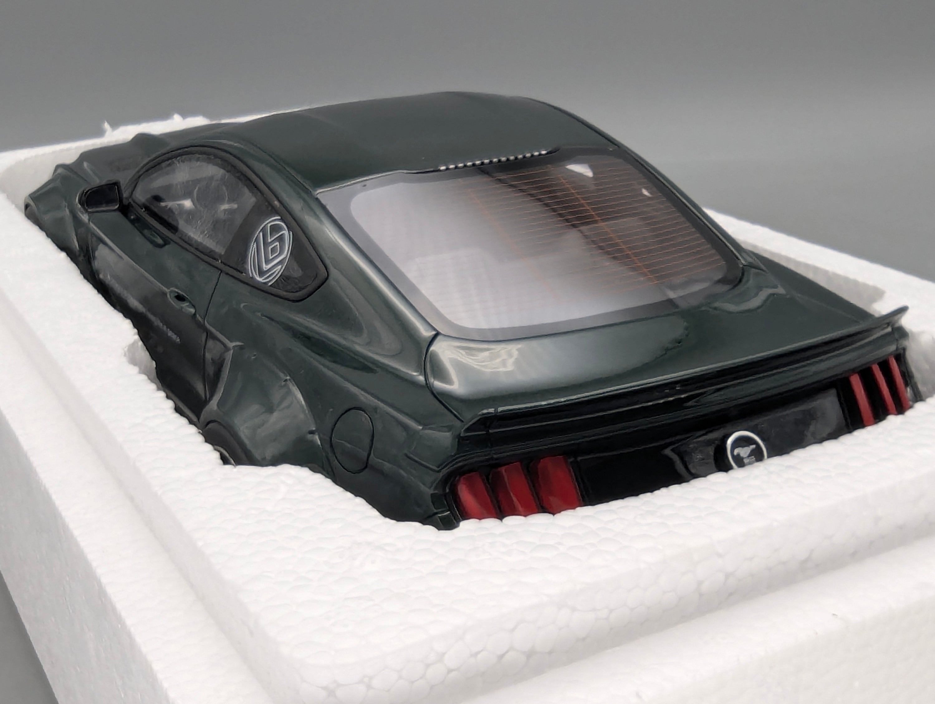 Model Cars 1:43 Minichamps Mercedes Benz SL65 AMG Black Series Silver with original packaging
