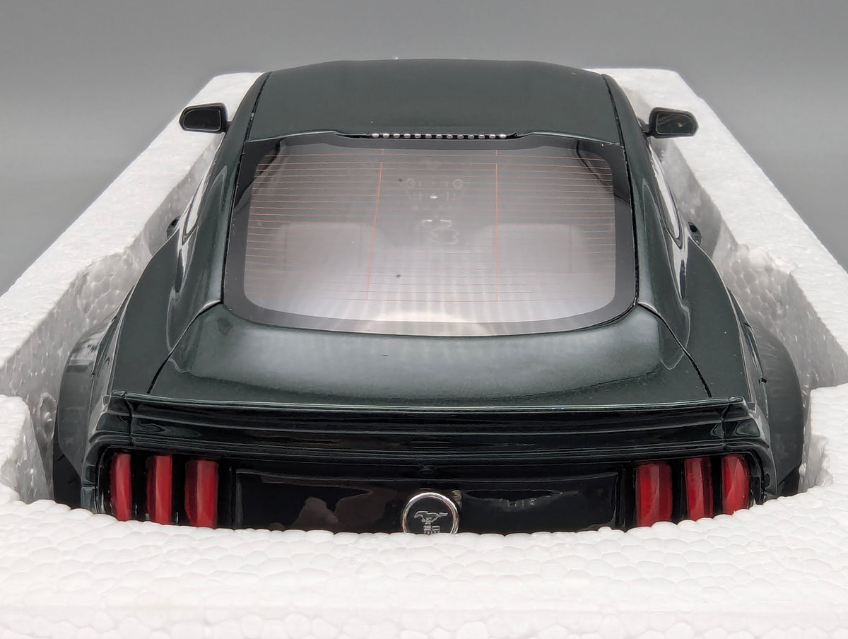 Model Cars 1:43 Minichamps Mercedes Benz SL65 AMG Black Series Silver with original packaging