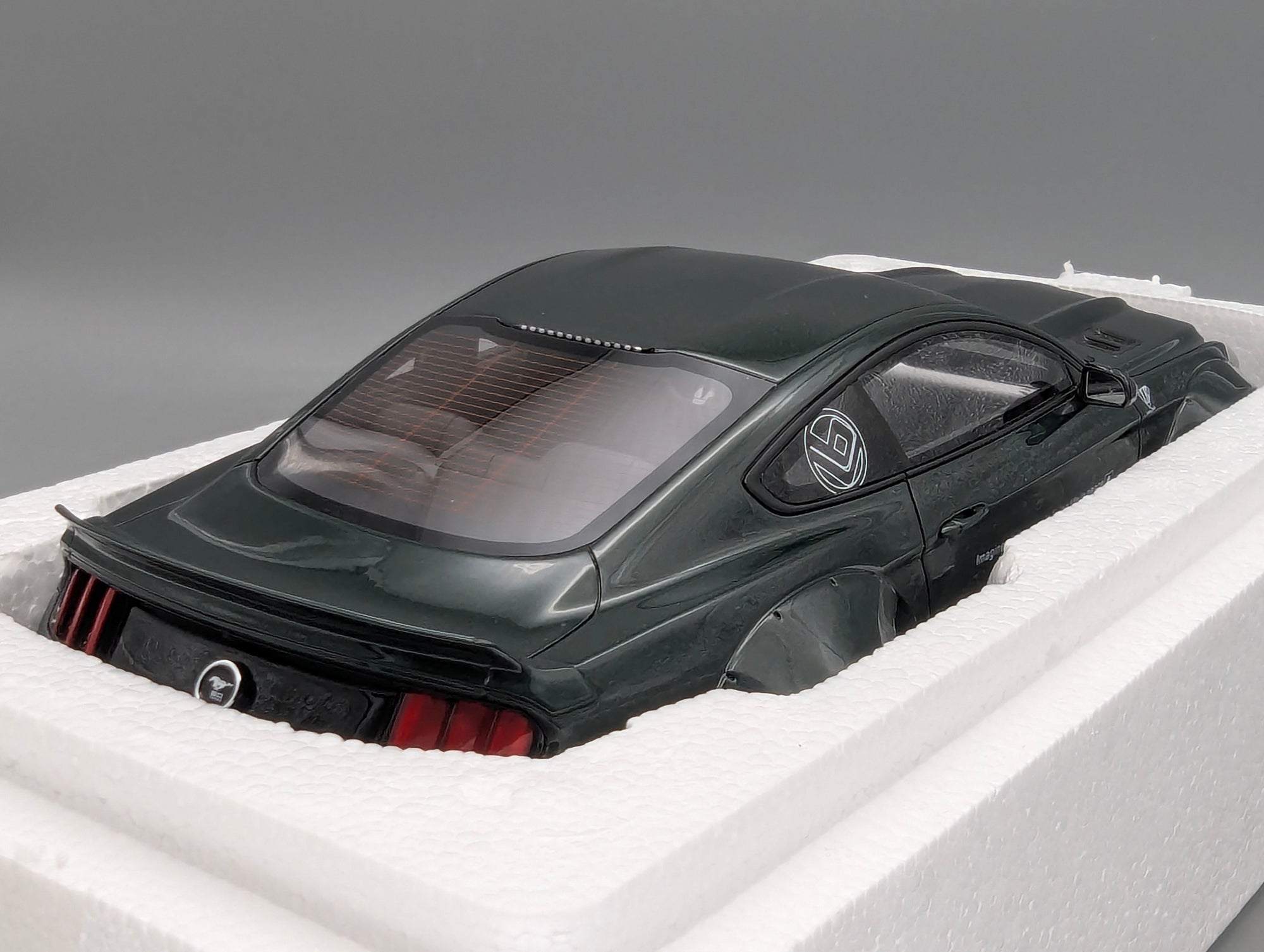 Model Cars 1:43 Minichamps Mercedes Benz SL65 AMG Black Series Silver with original packaging