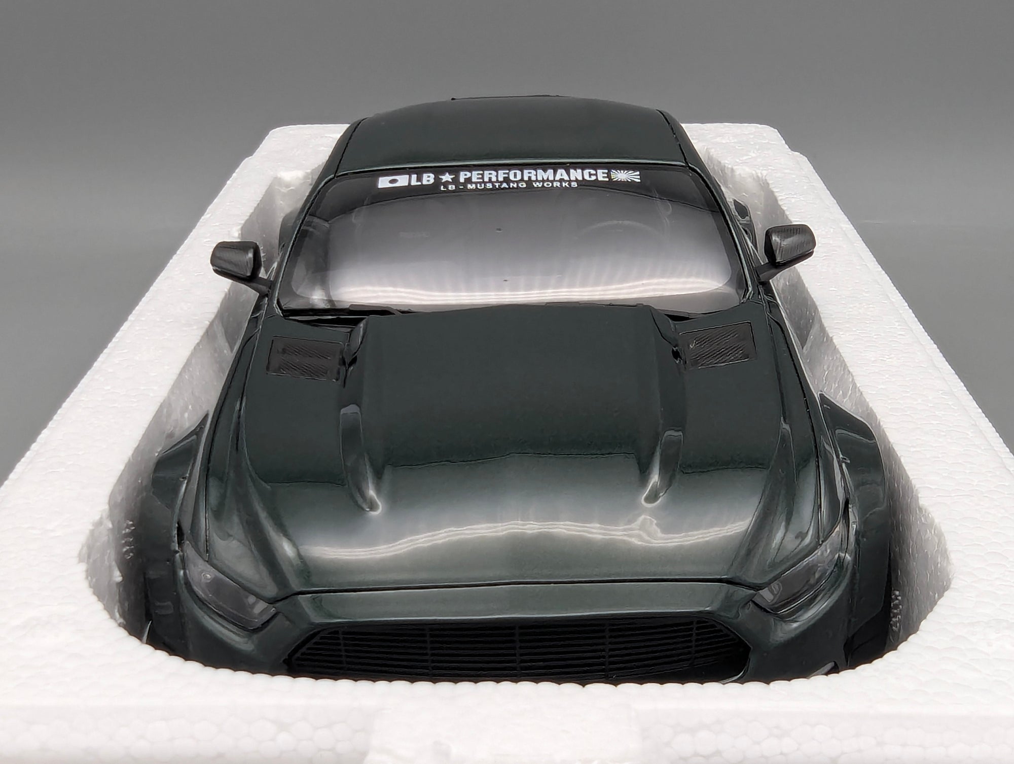 Model Cars 1:43 Minichamps Mercedes Benz SL65 AMG Black Series Silver with original packaging
