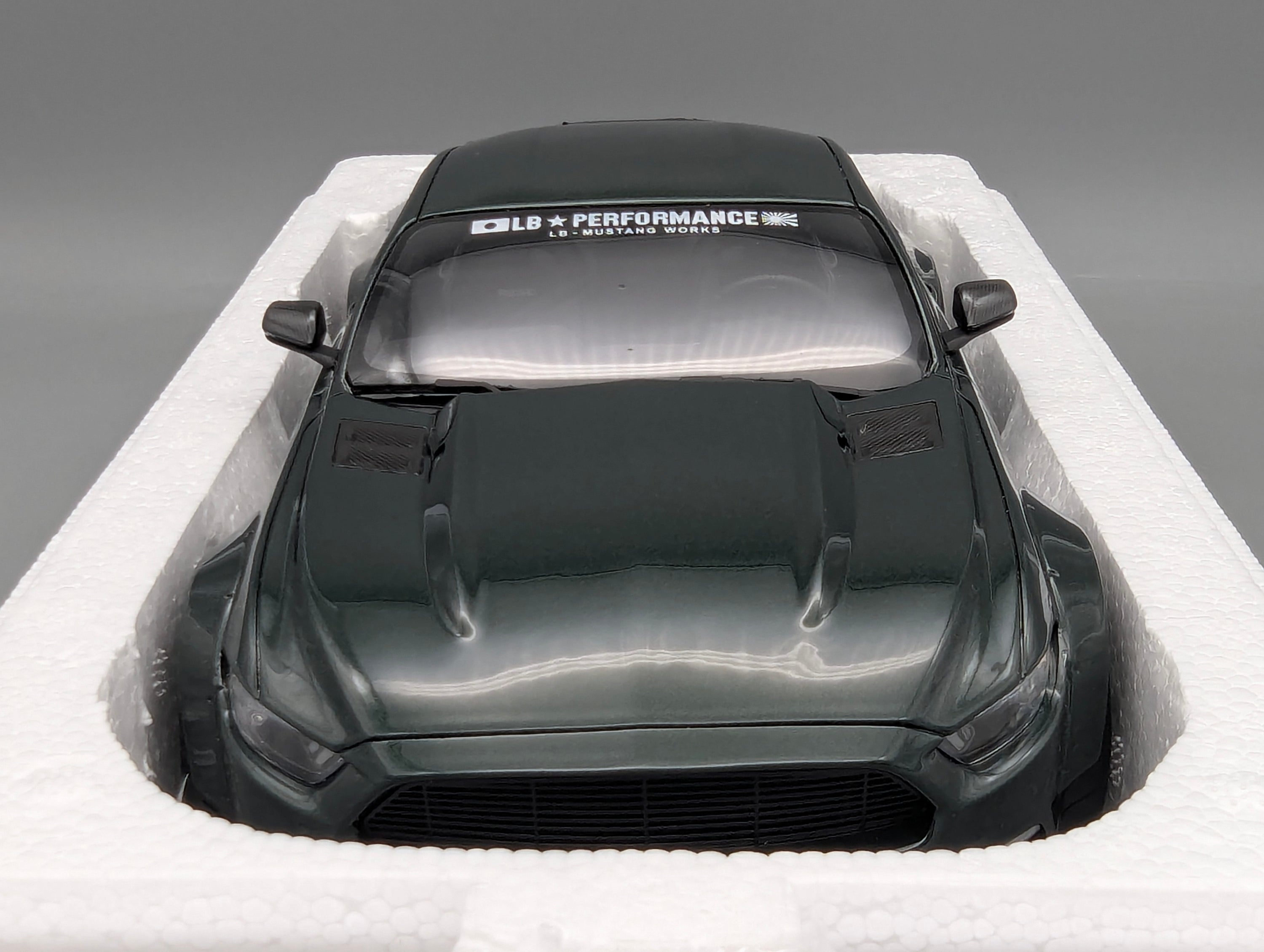Model Cars 1:43 Minichamps Mercedes Benz SL65 AMG Black Series Silver with original packaging