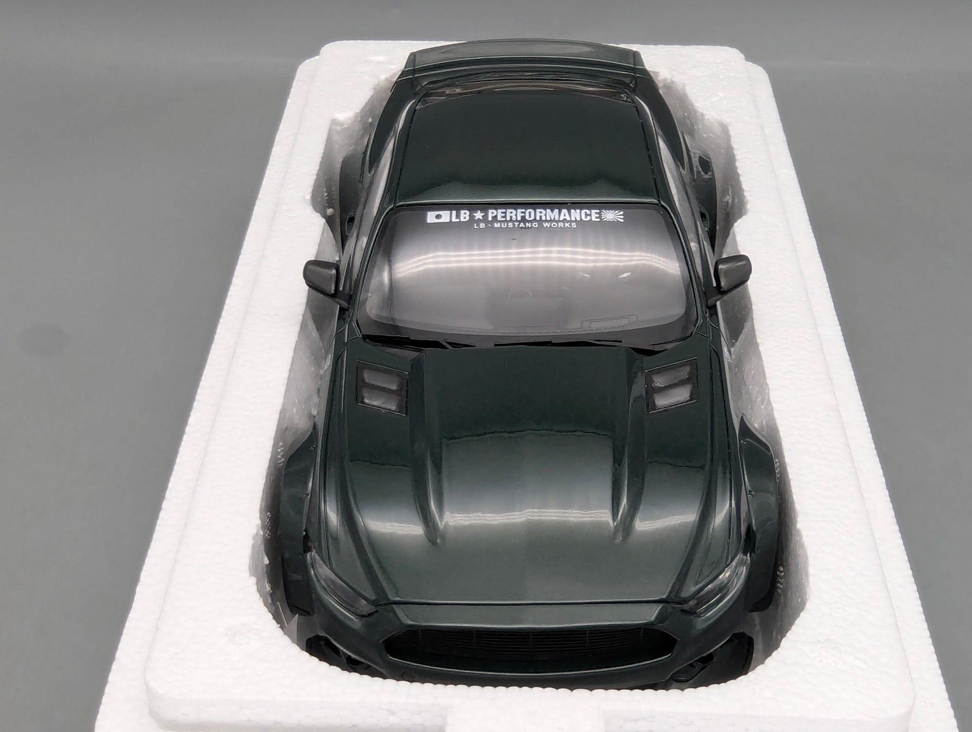 Model Cars 1:43 Minichamps Mercedes Benz SL65 AMG Black Series Silver with original packaging