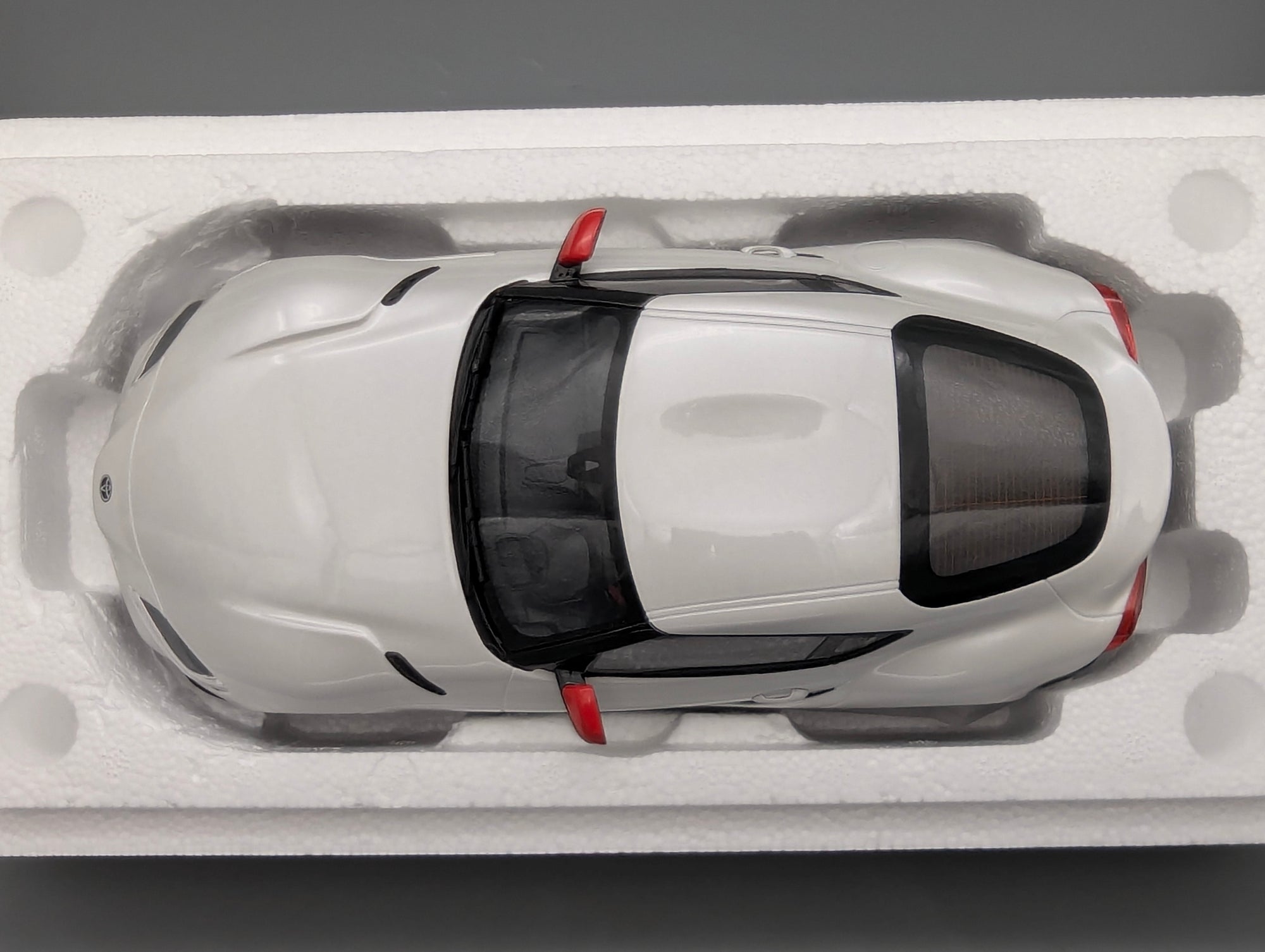 Model Cars 1:43 Minichamps Mercedes Benz SL65 AMG Black Series Silver with original packaging